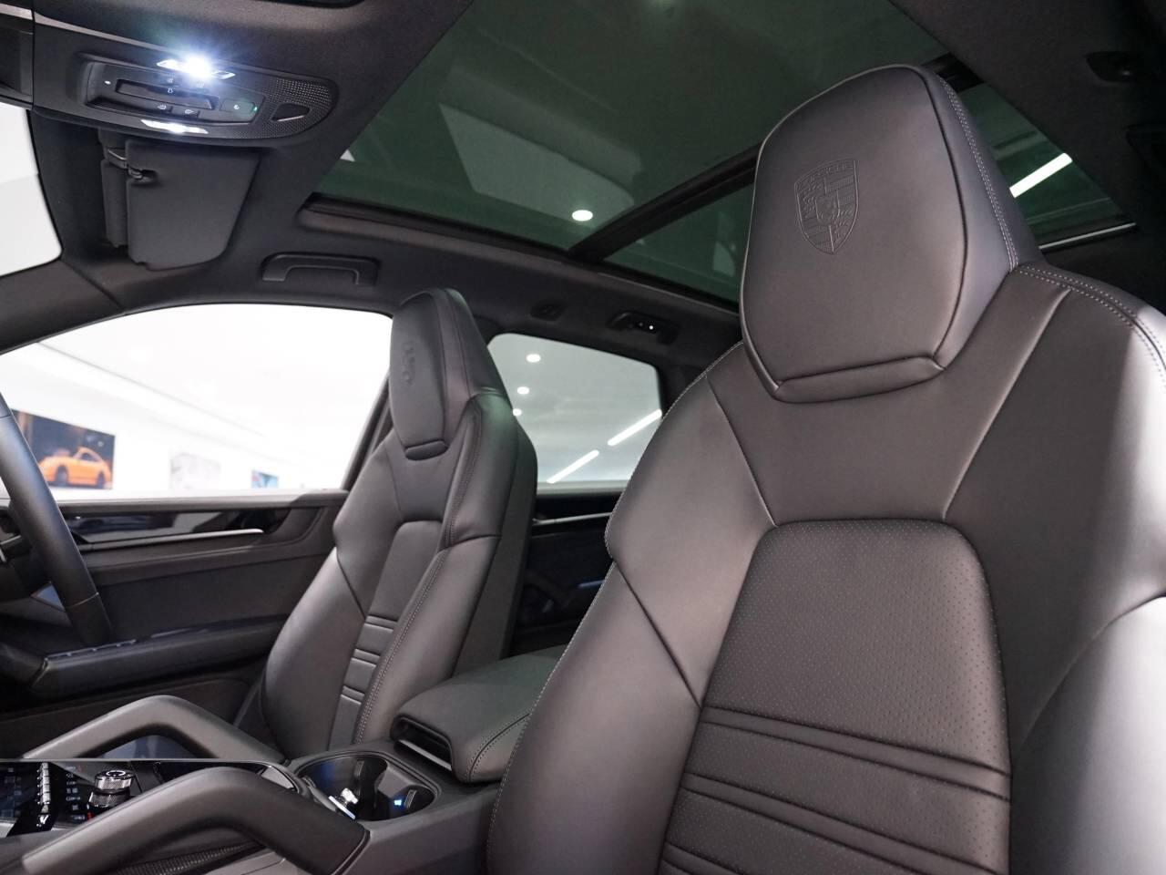 Porsche Cayenne view 9