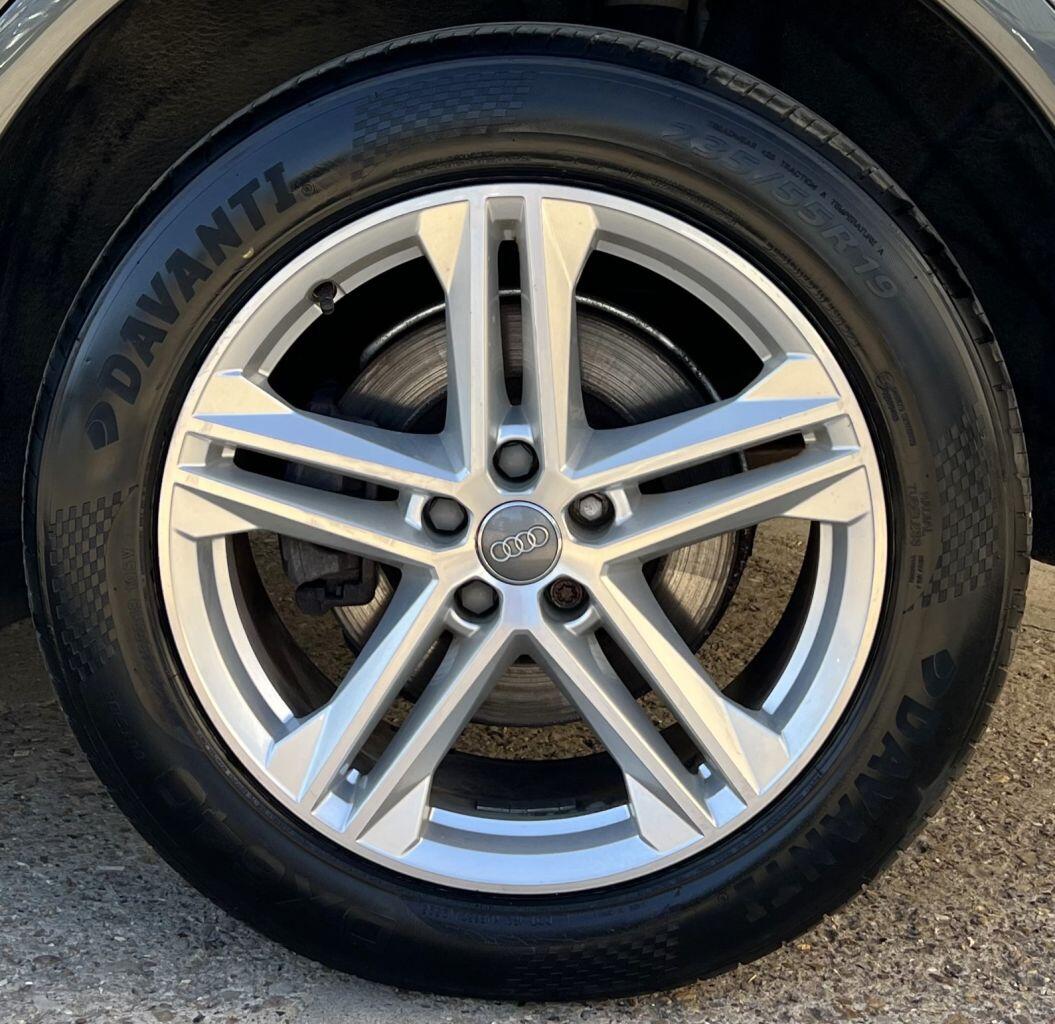 Audi Q5 view 14