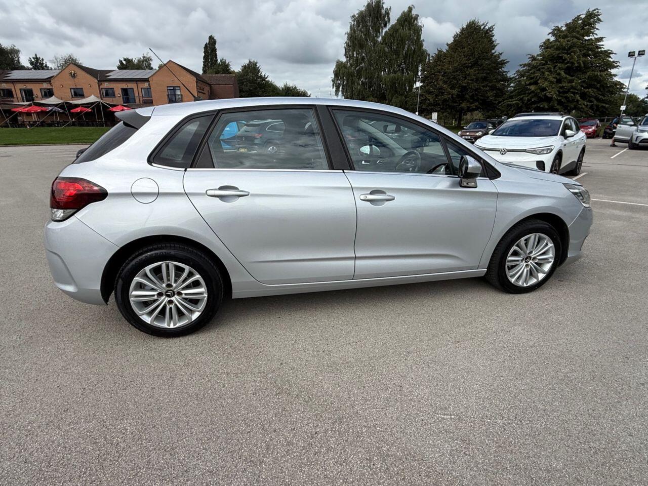 Citroen C4 view 4