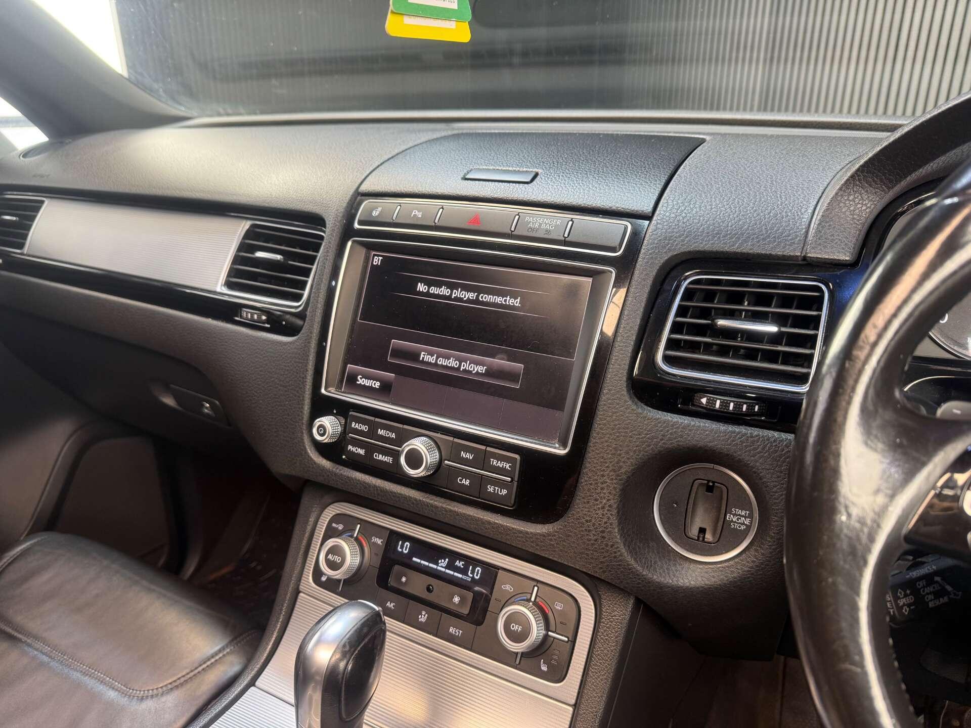Volkswagen Touareg view 34