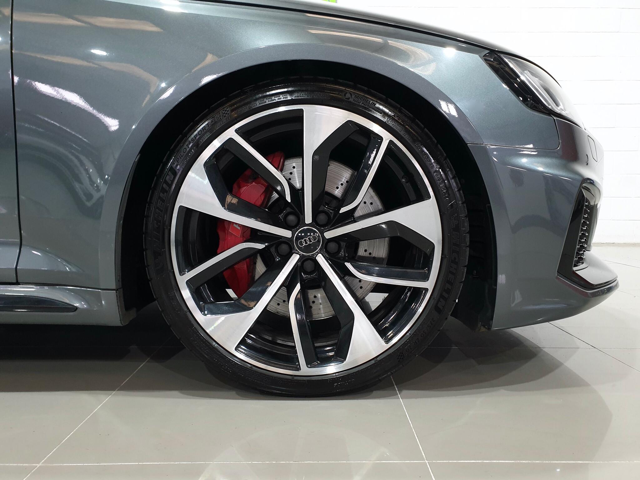 Audi RS4 view 40