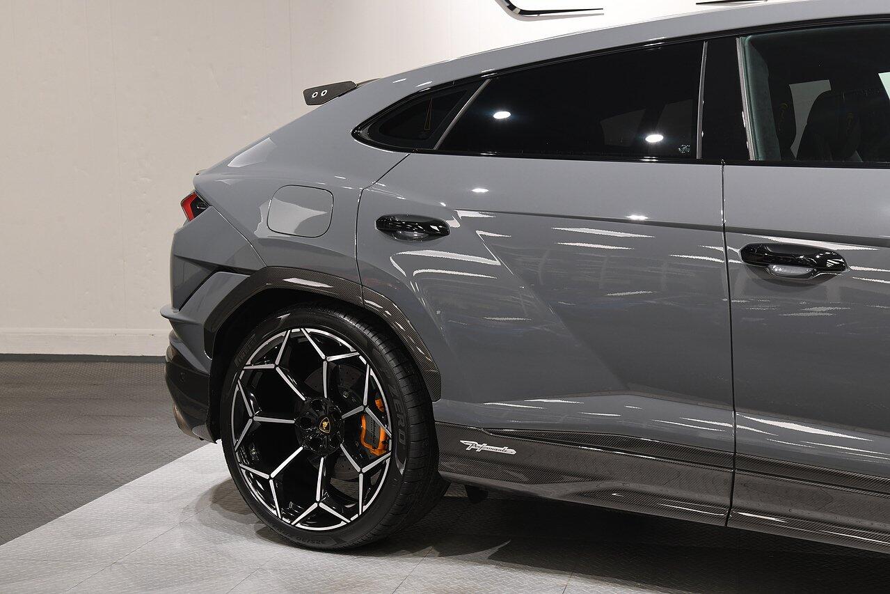 Lamborghini Urus view 53