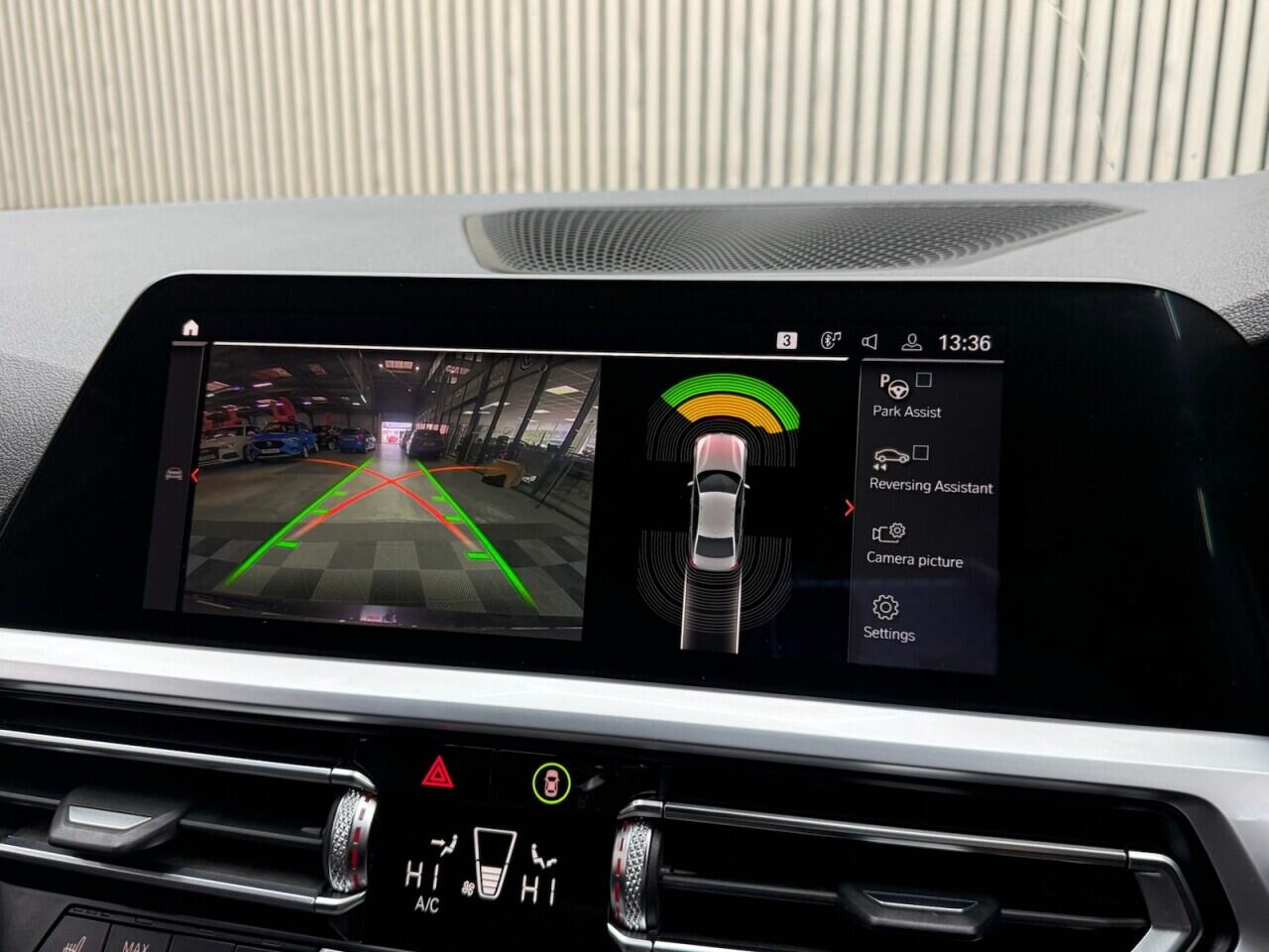BMW 3 Series view 18