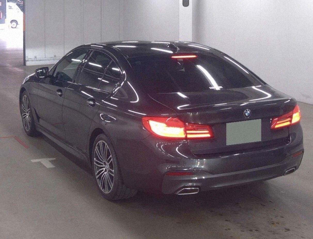 BMW 5 Series view 4