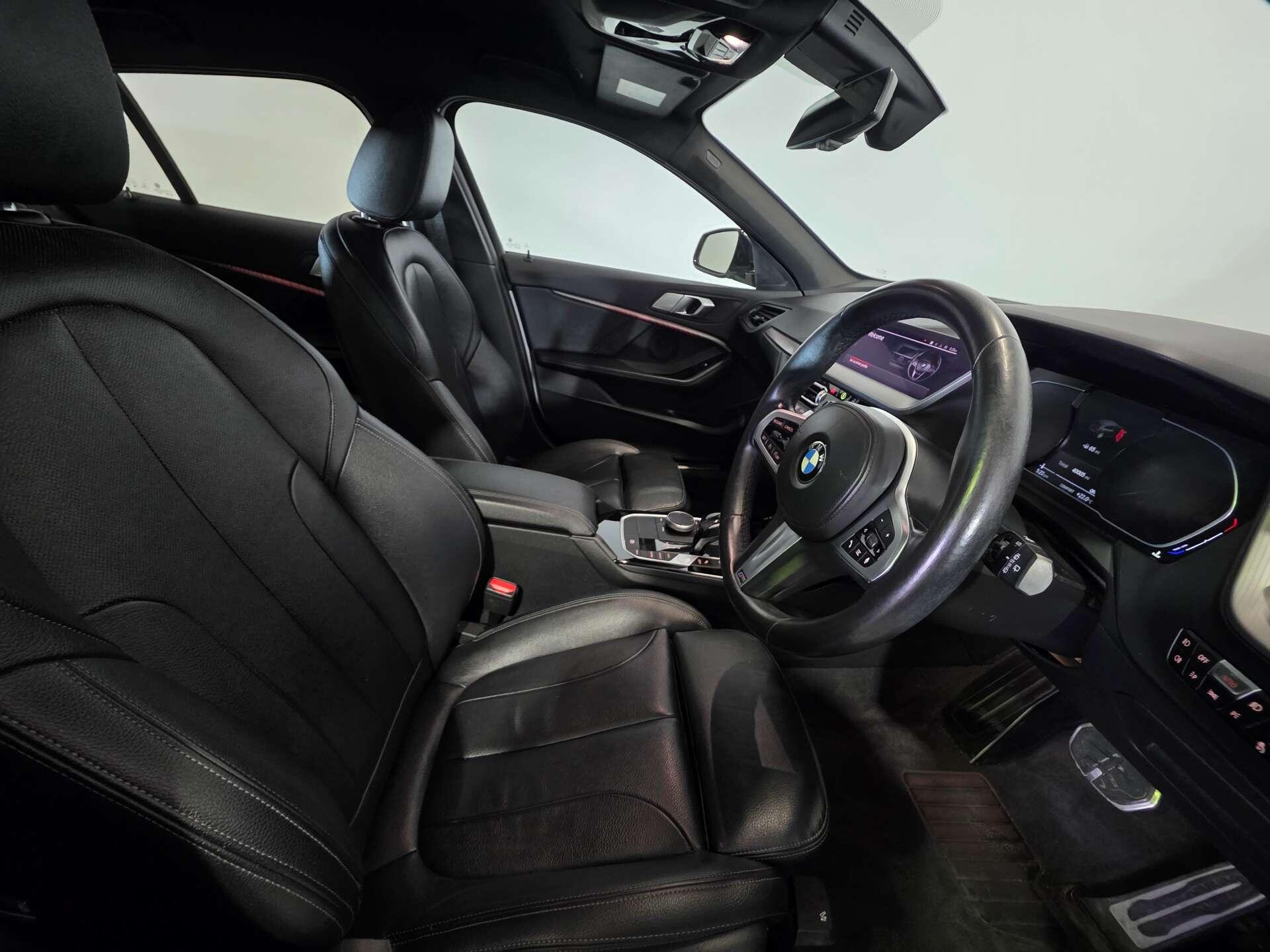 BMW 1 Series view 11