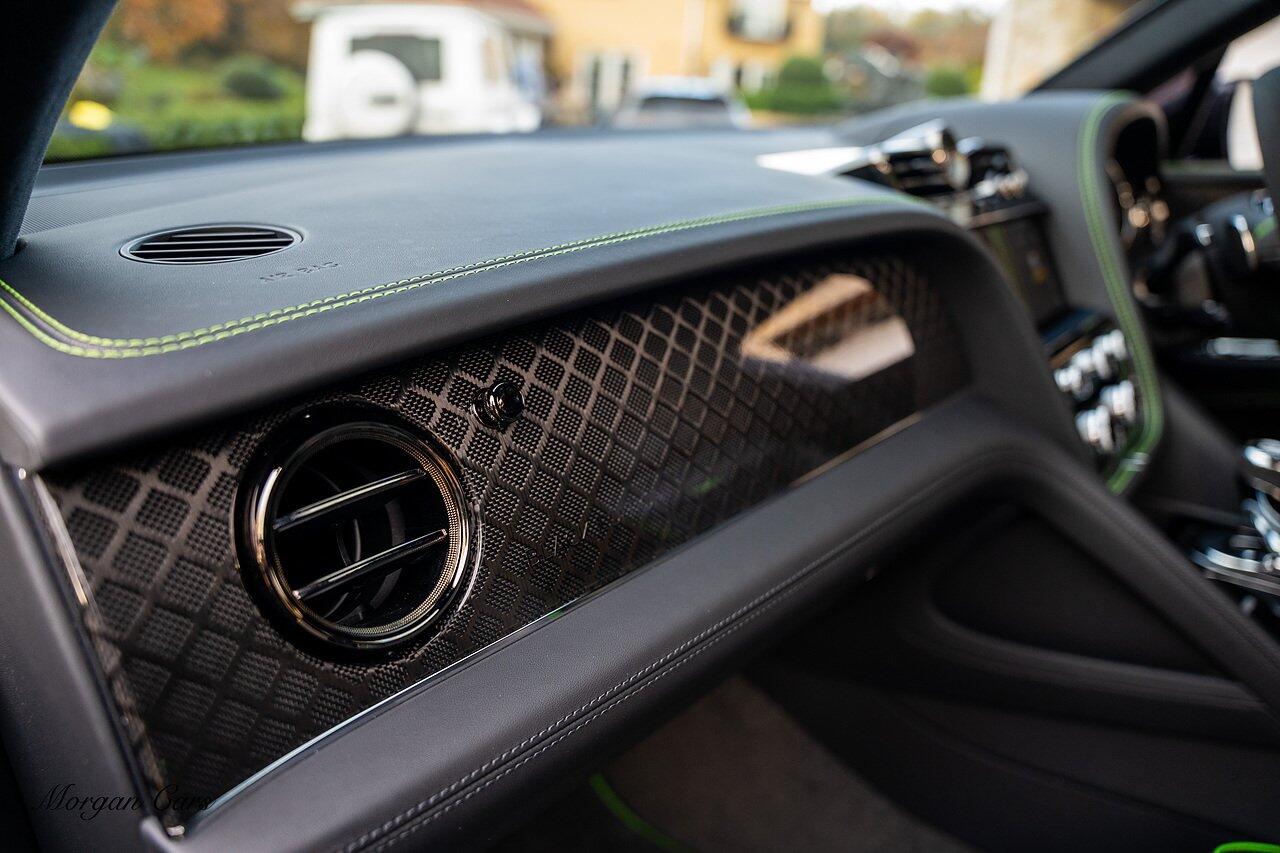 Bentley Bentayga view 70