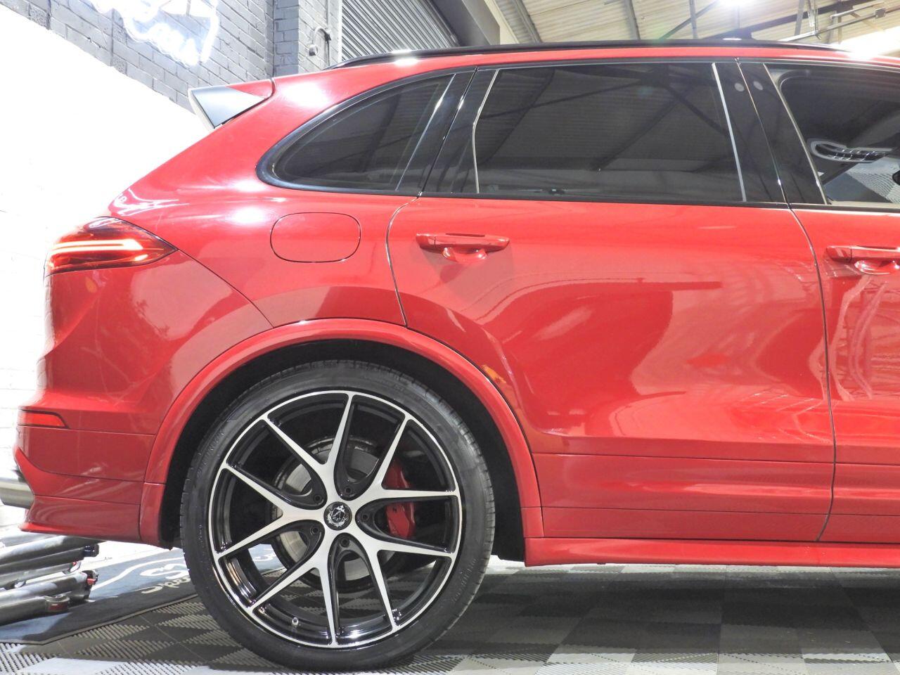 Porsche Cayenne view 12