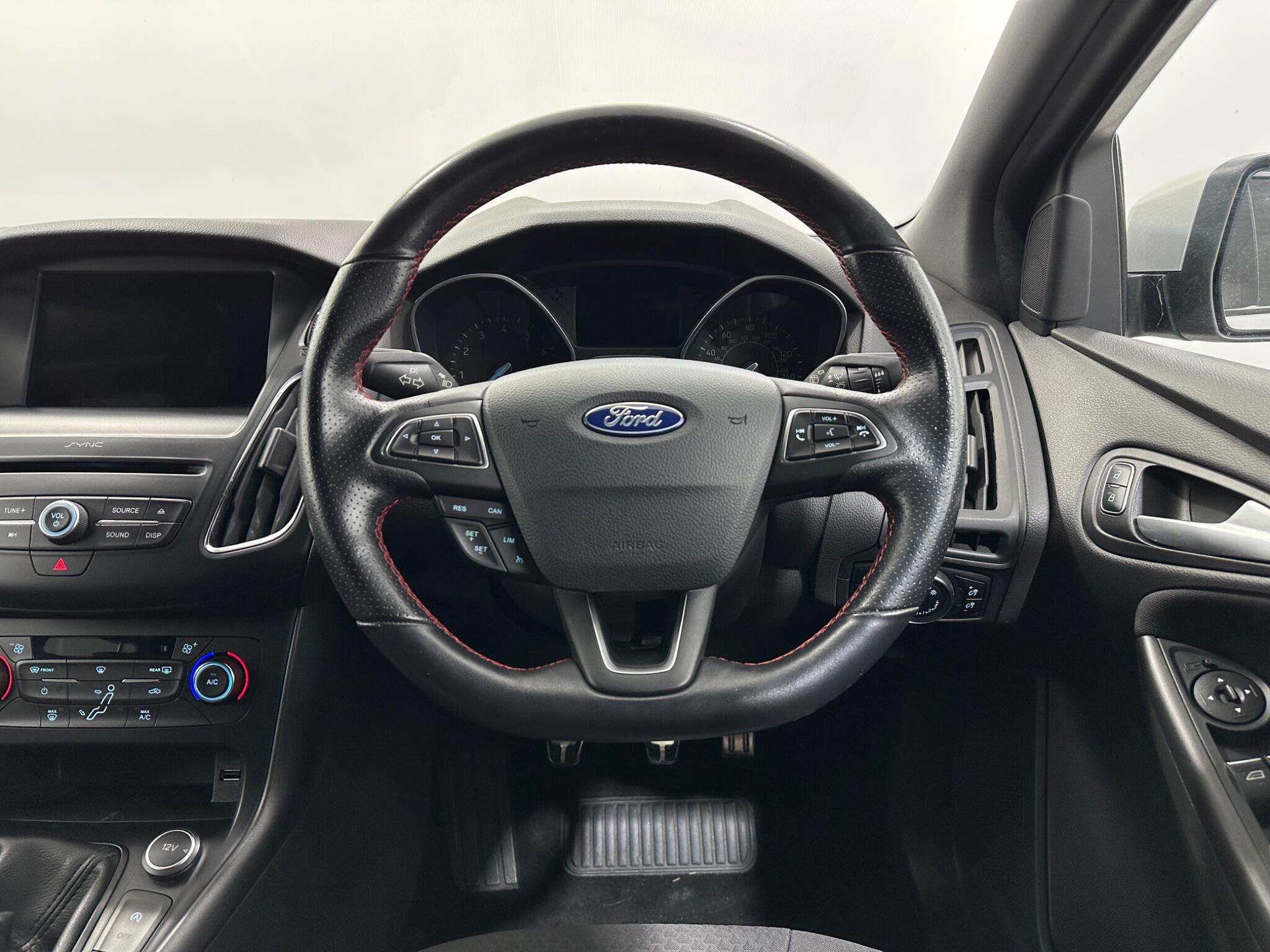 Ford Focus view 13
