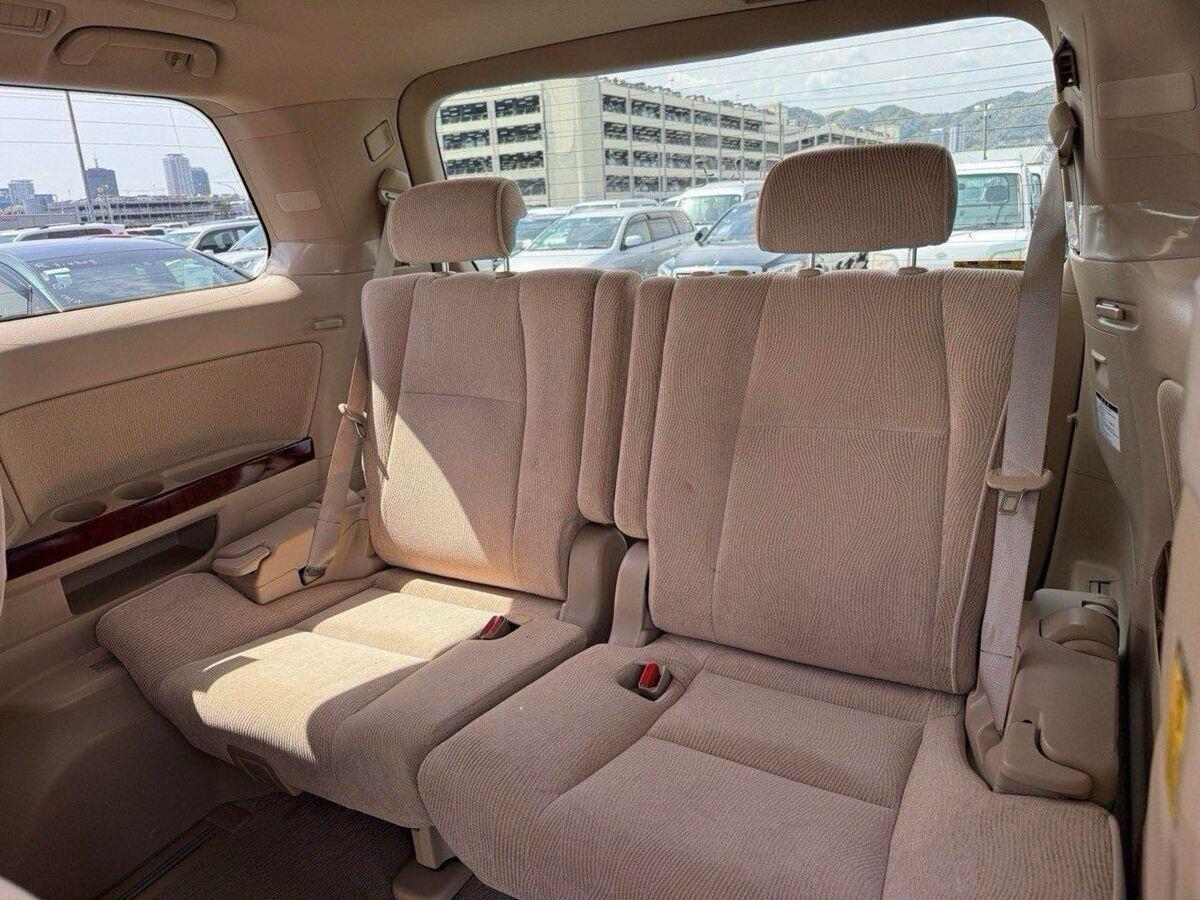 Toyota Alphard view 18
