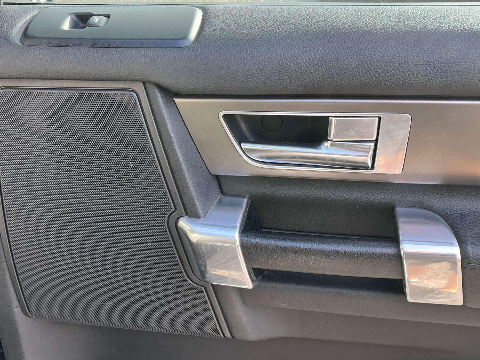 Land Rover Discovery view 11