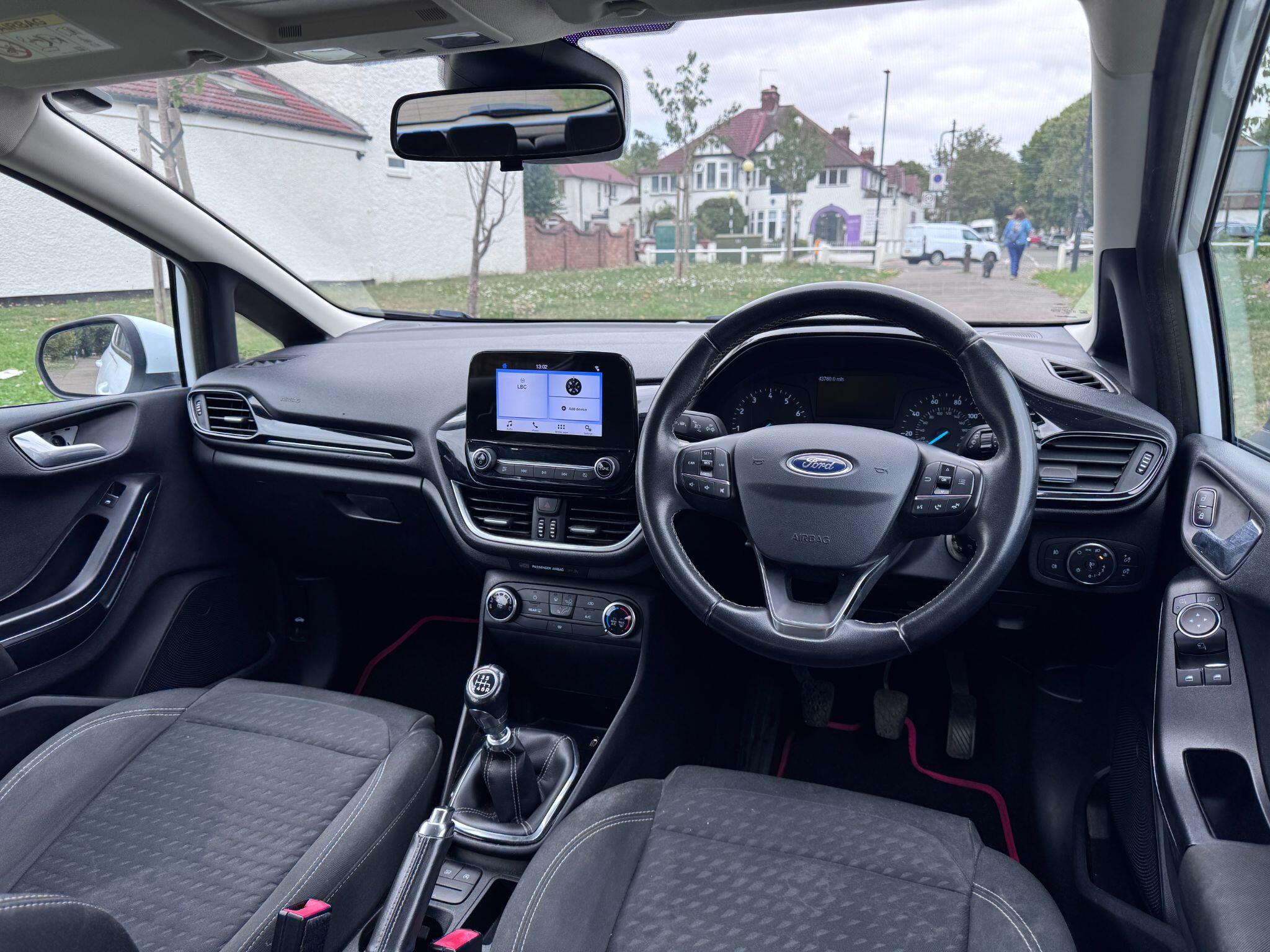 2017 Ford Fiesta image 21