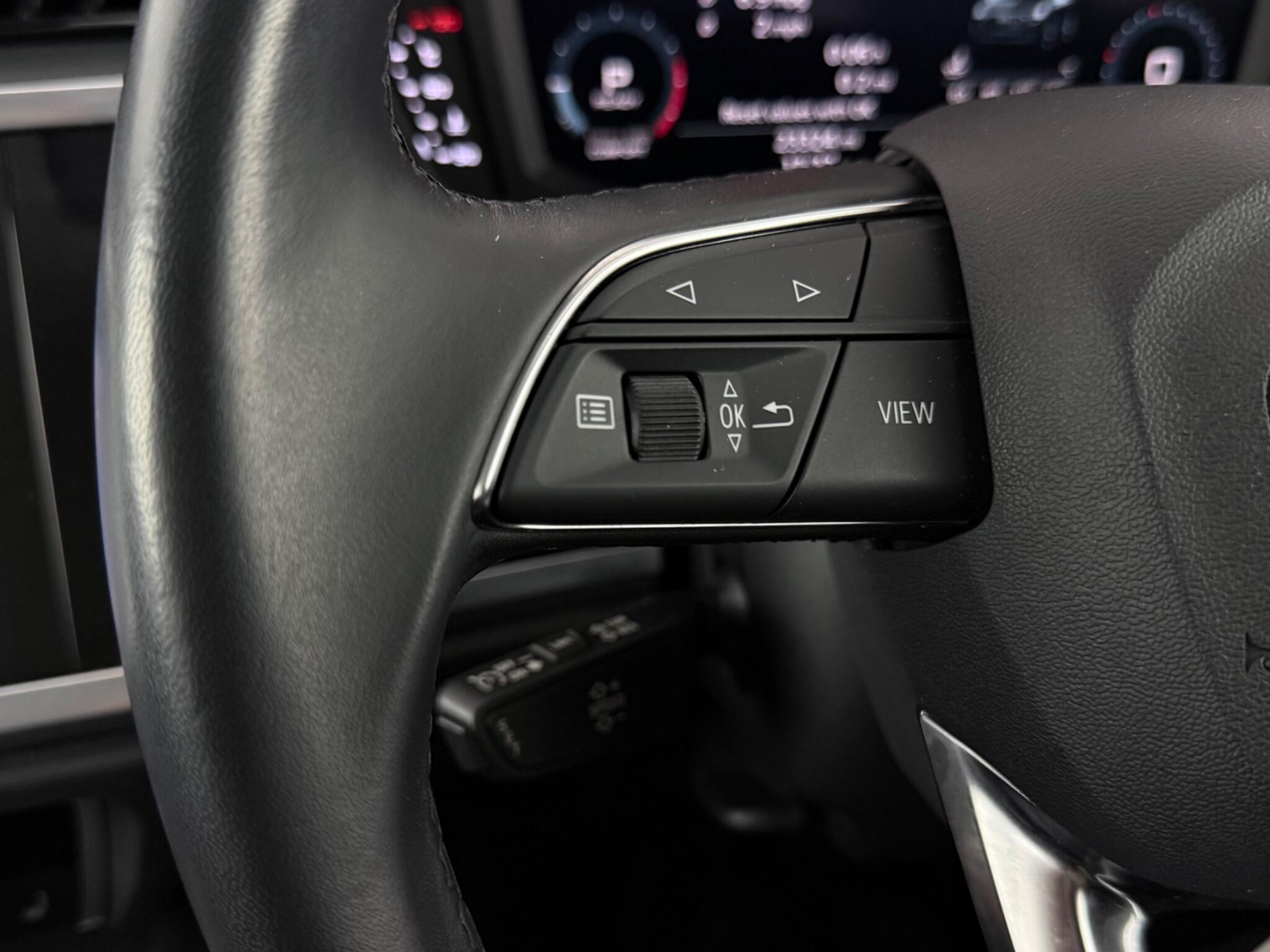 Audi Q3 view 14