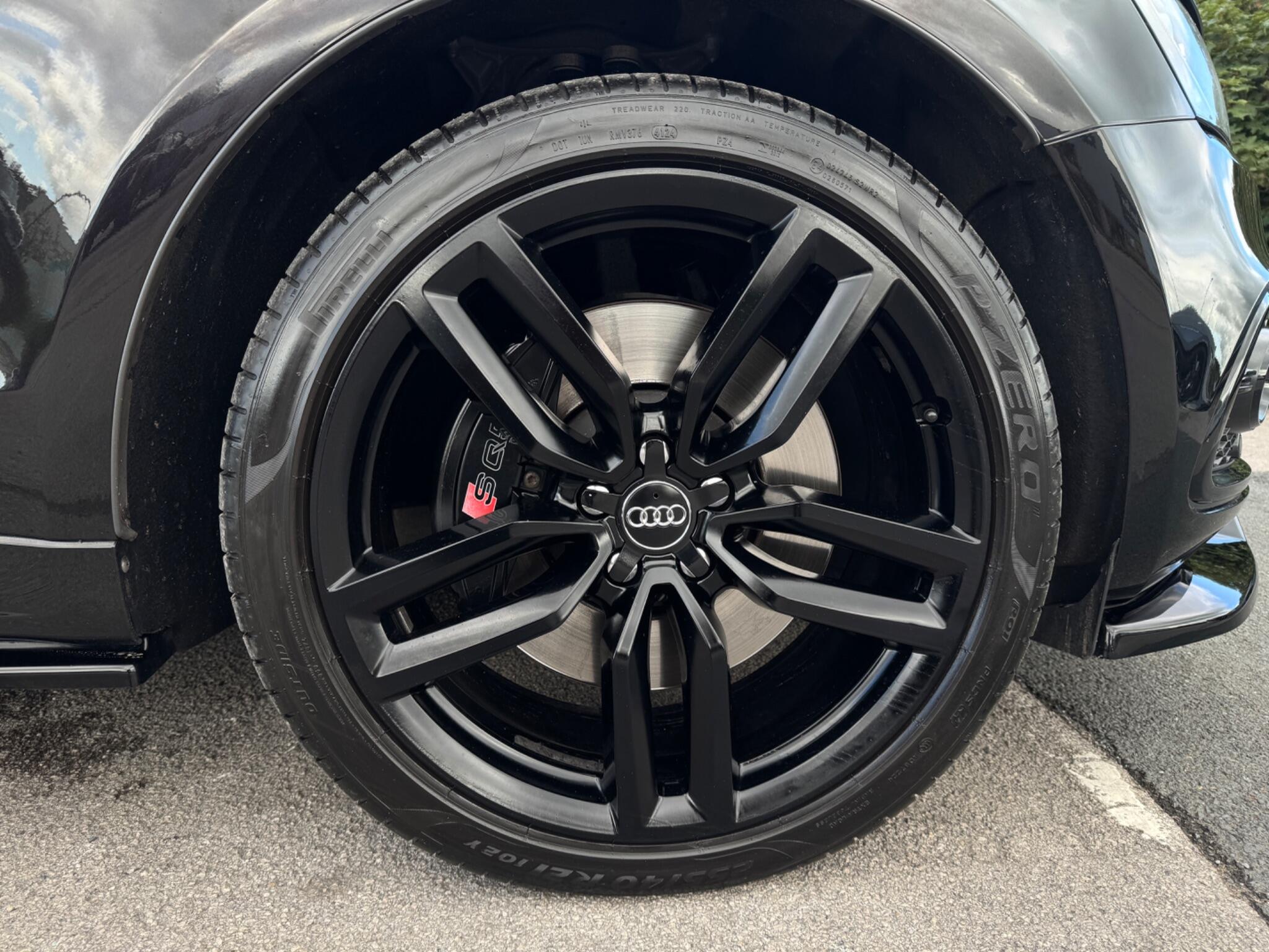 Audi SQ5 view 11