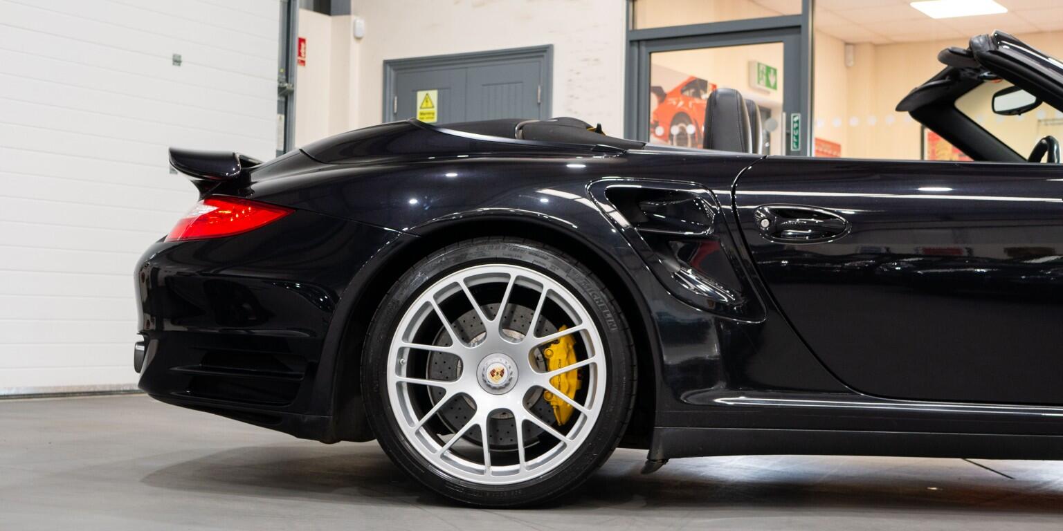Porsche 911 view 10