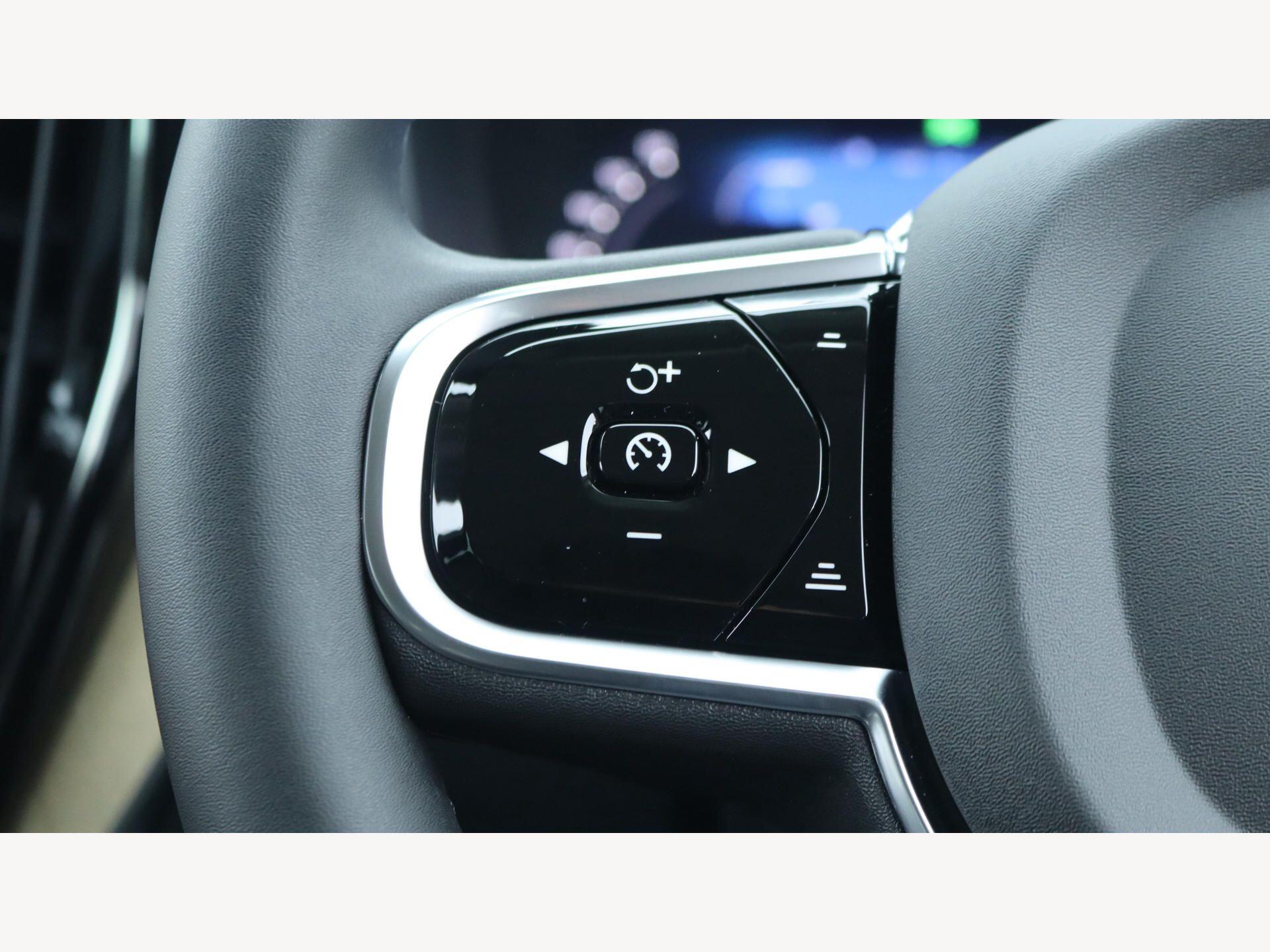 Volvo XC60 view 22