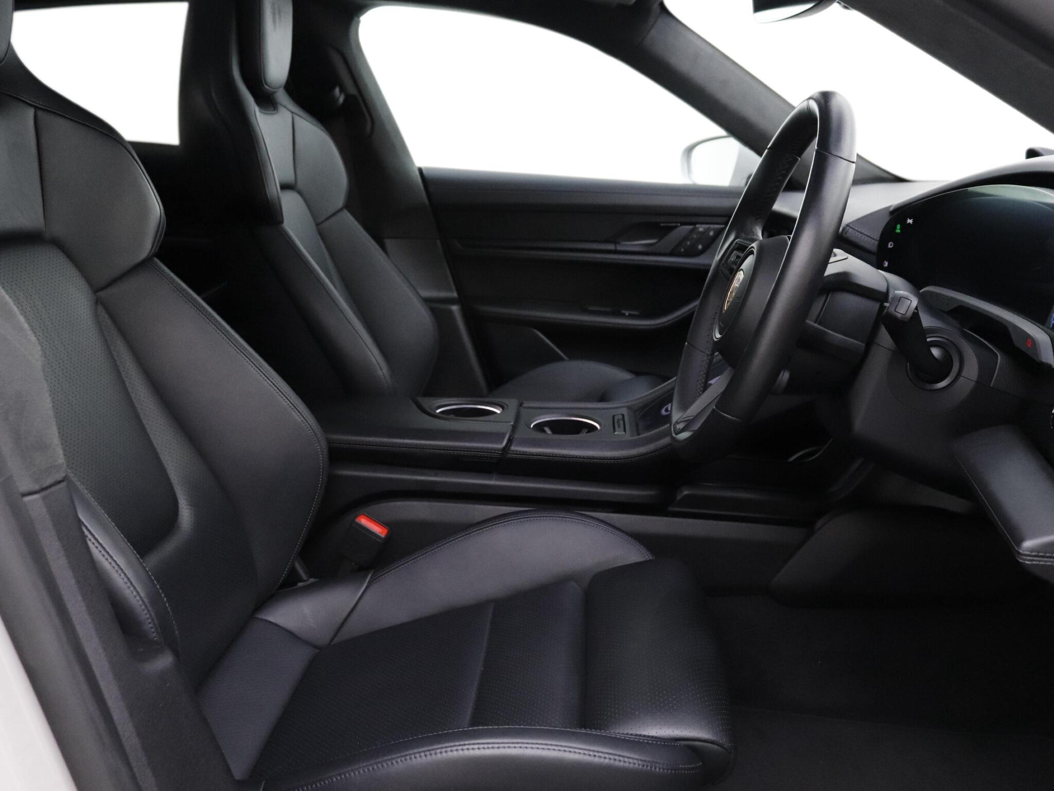 Porsche Taycan view 10