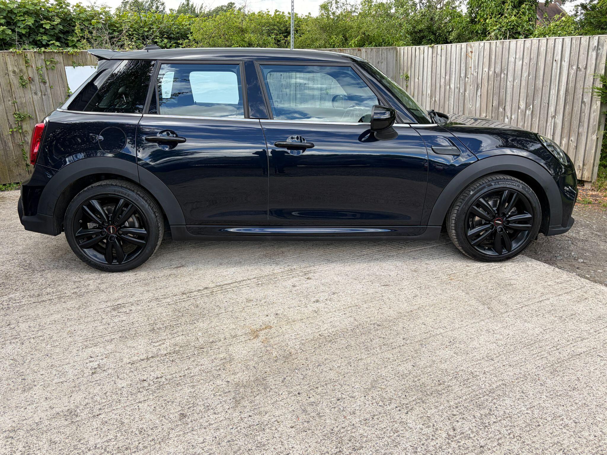 Mini Hatch view 8