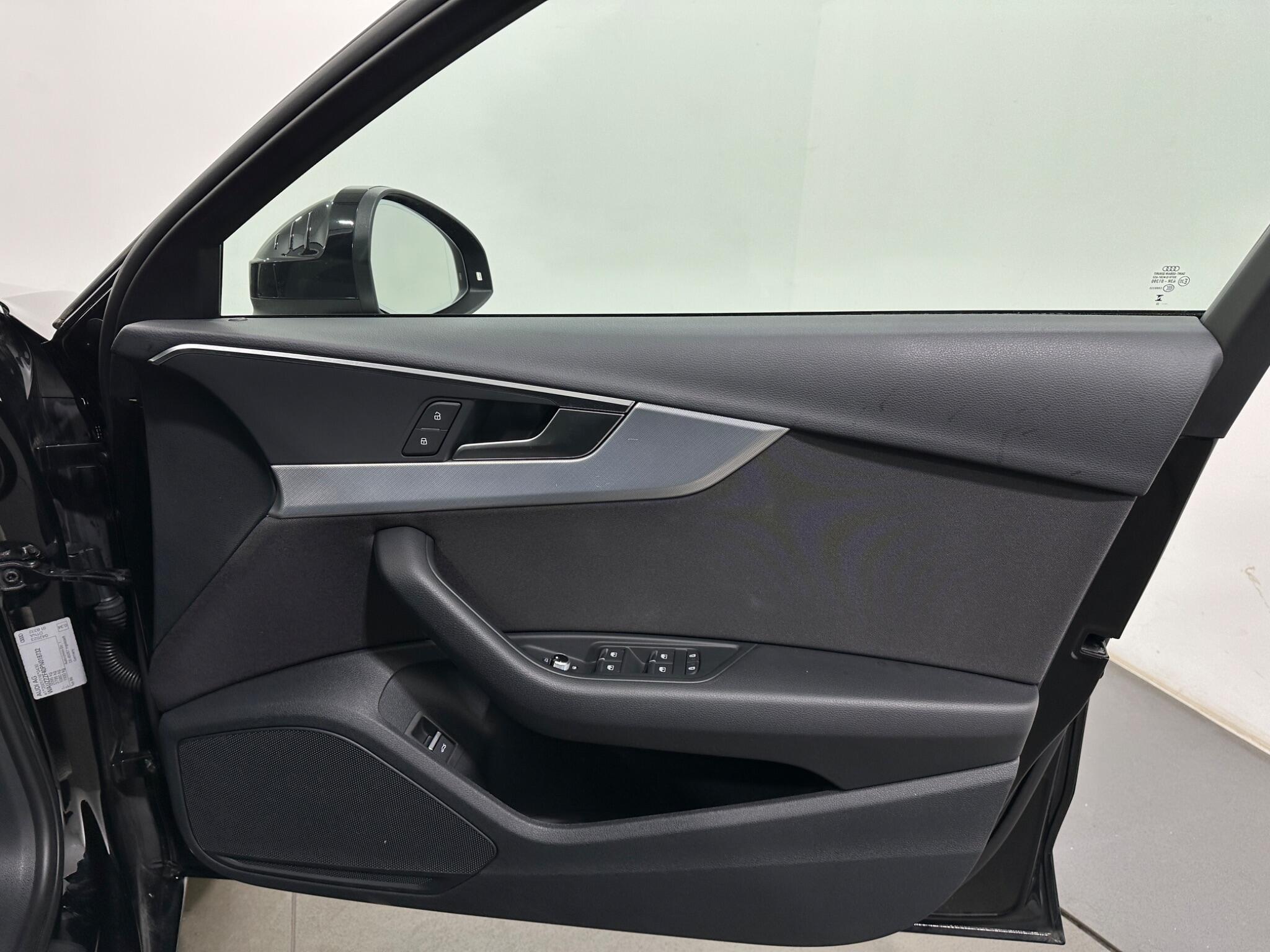 Audi A4 view 34