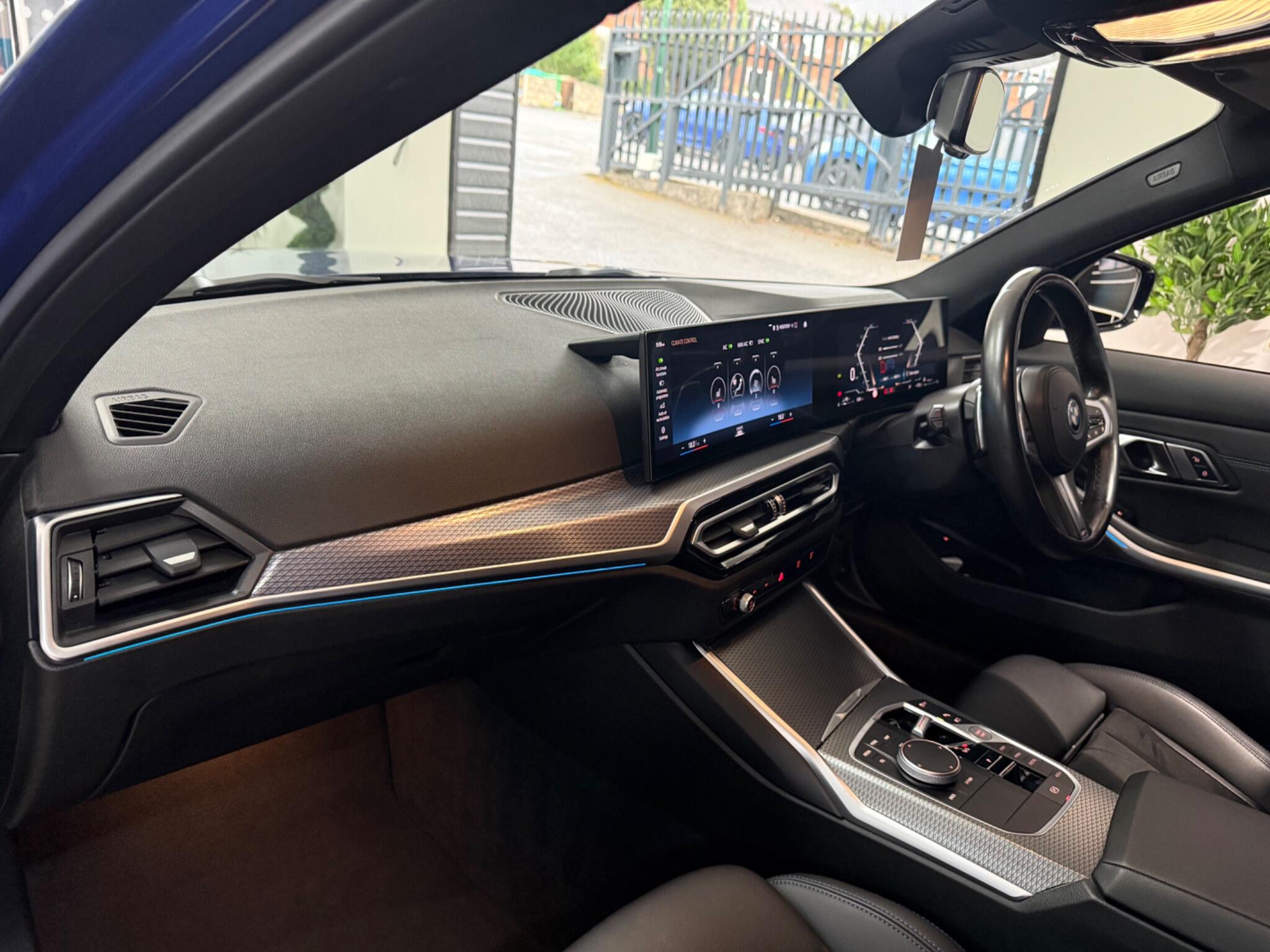 BMW 3 Series view 35