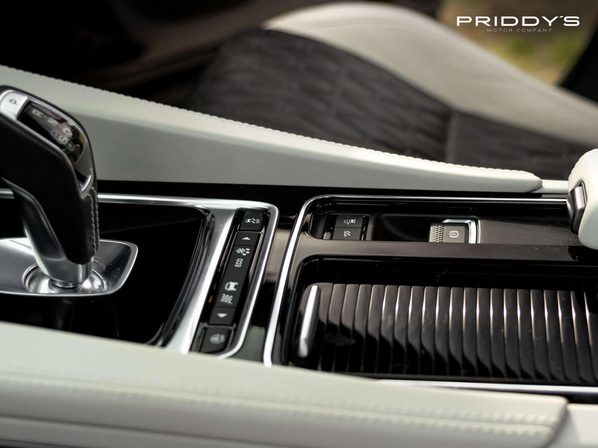 Jaguar F-Pace view 24