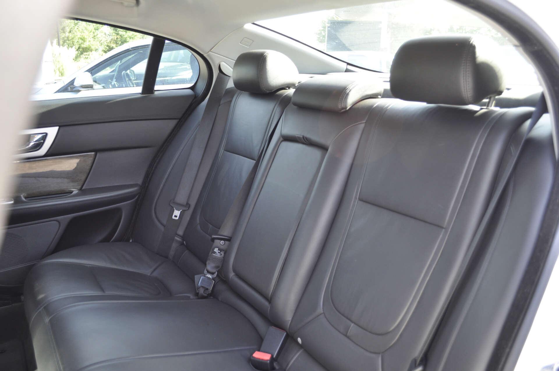 Jaguar XF view 12