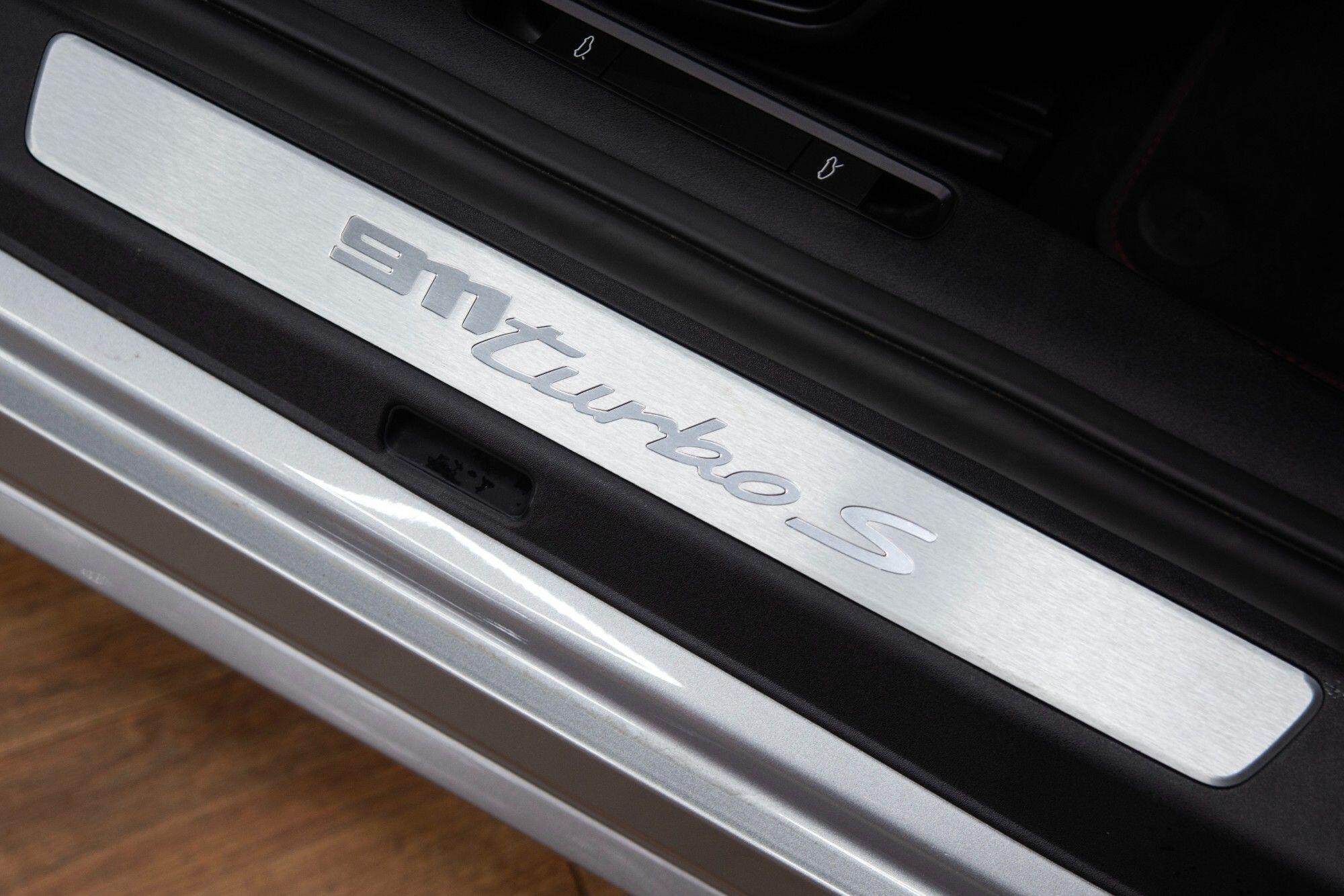 Porsche 911 view 26