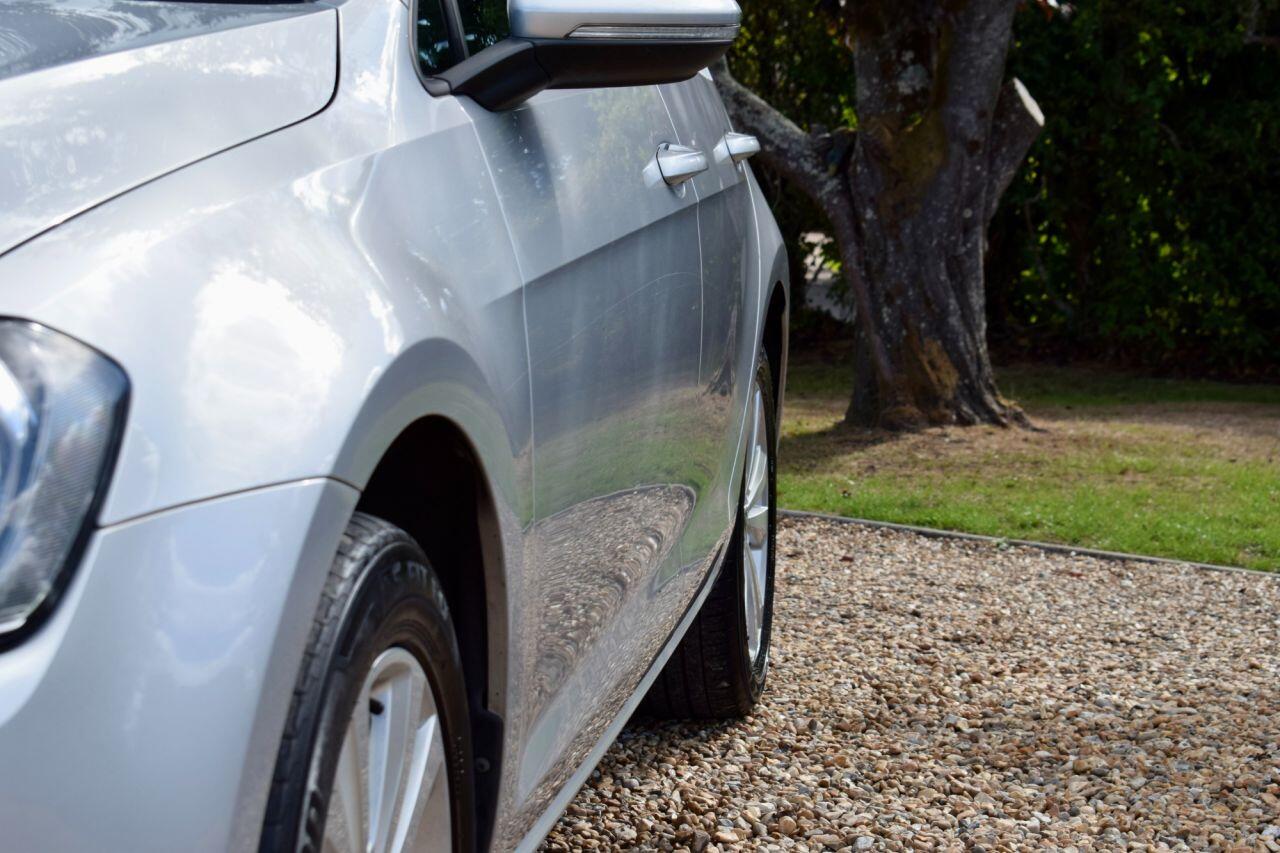 Volkswagen Golf view 17
