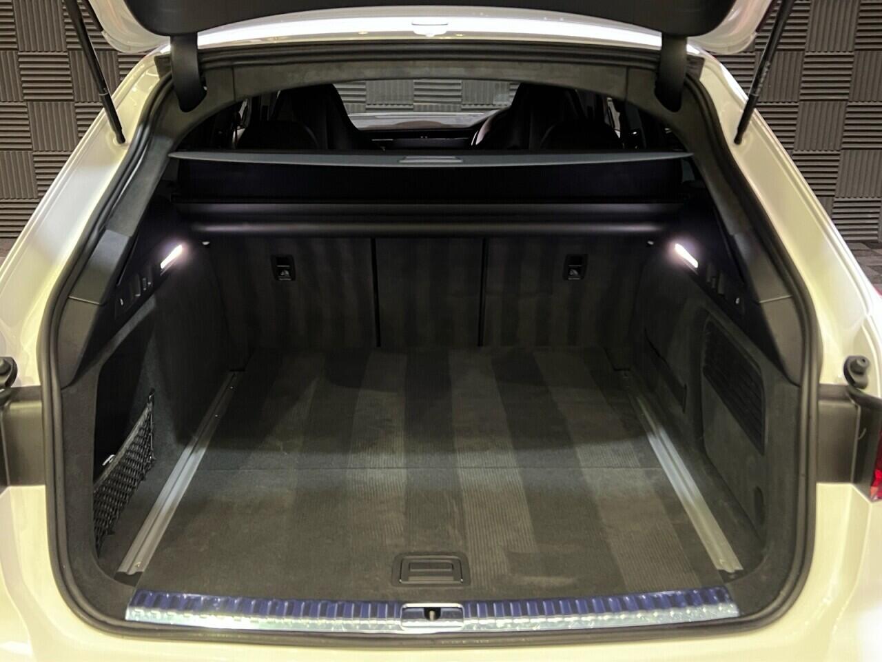 Audi RS6 Avant view 26