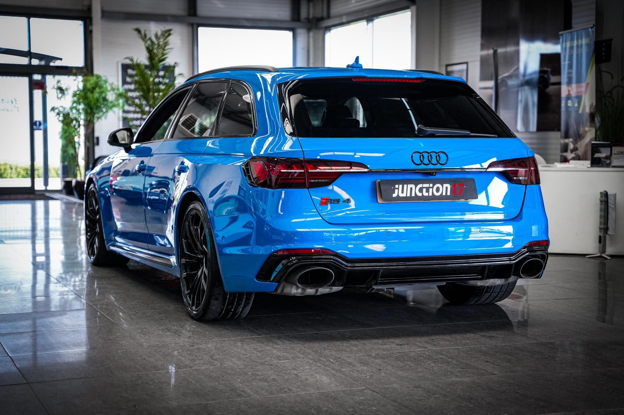 Audi RS4 view 16