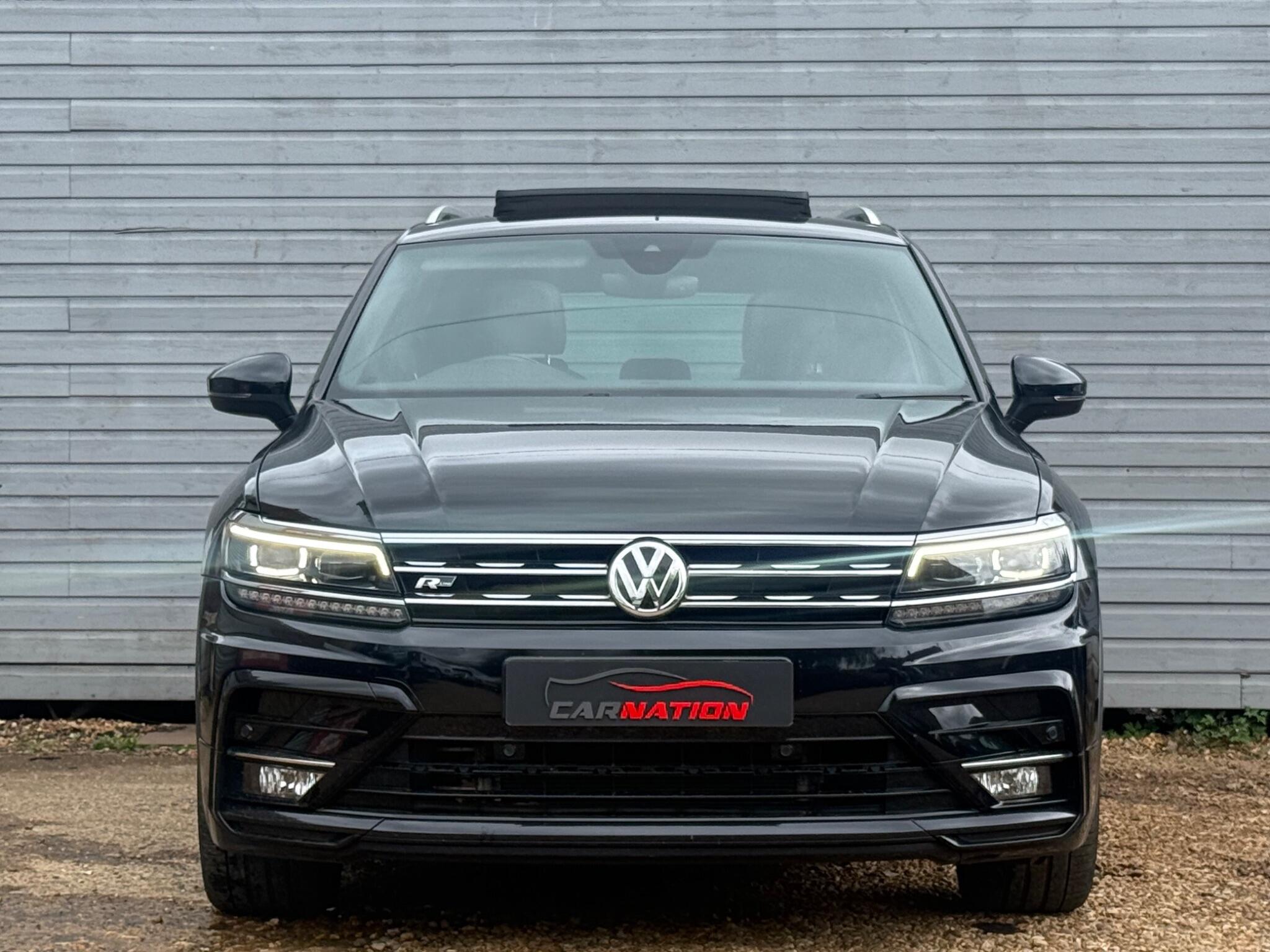 Volkswagen Tiguan view 2
