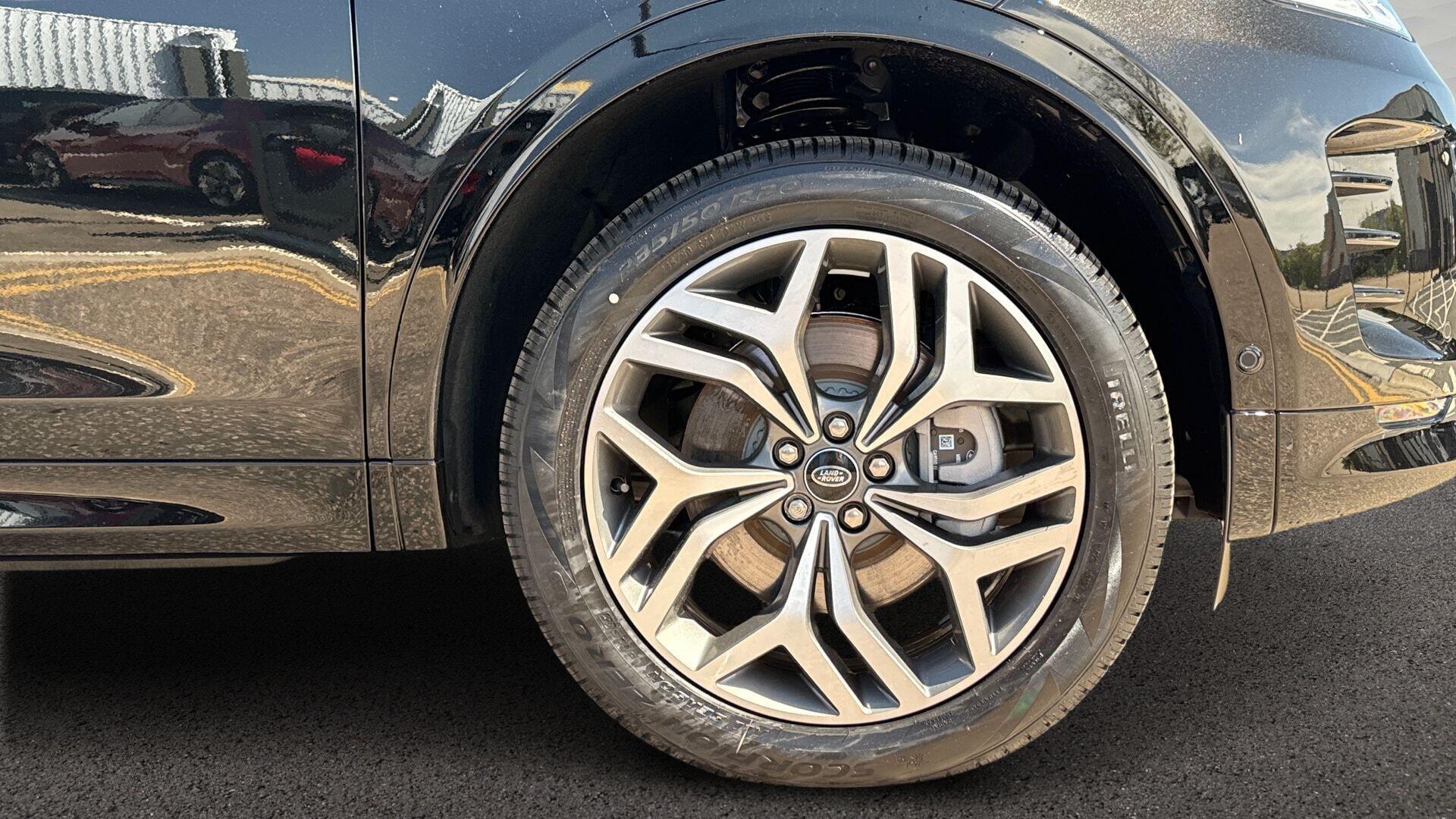 Land Rover Discovery Sport view 9