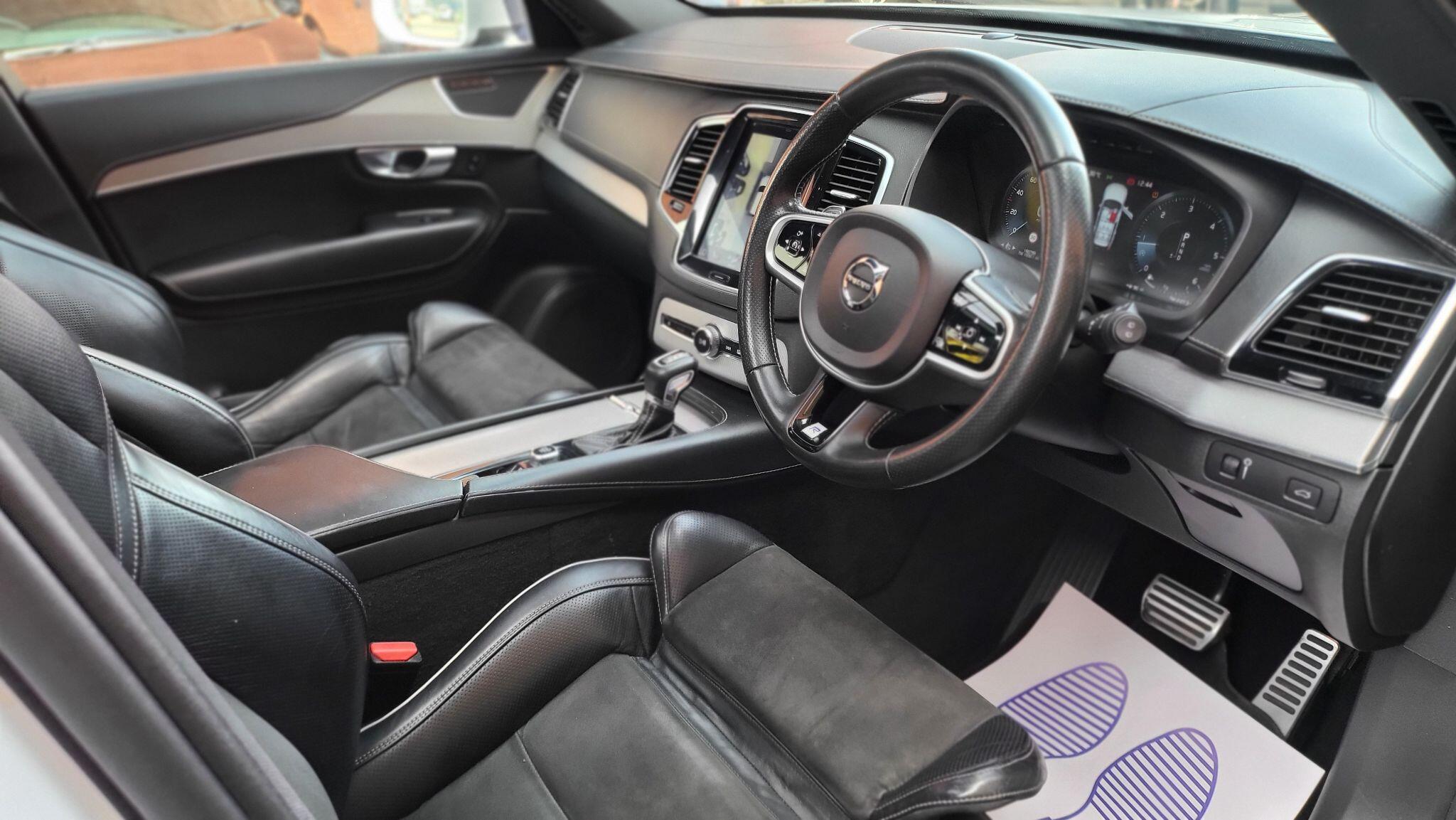 Volvo XC90 view 13