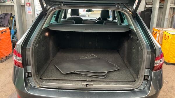 Skoda Superb view 11