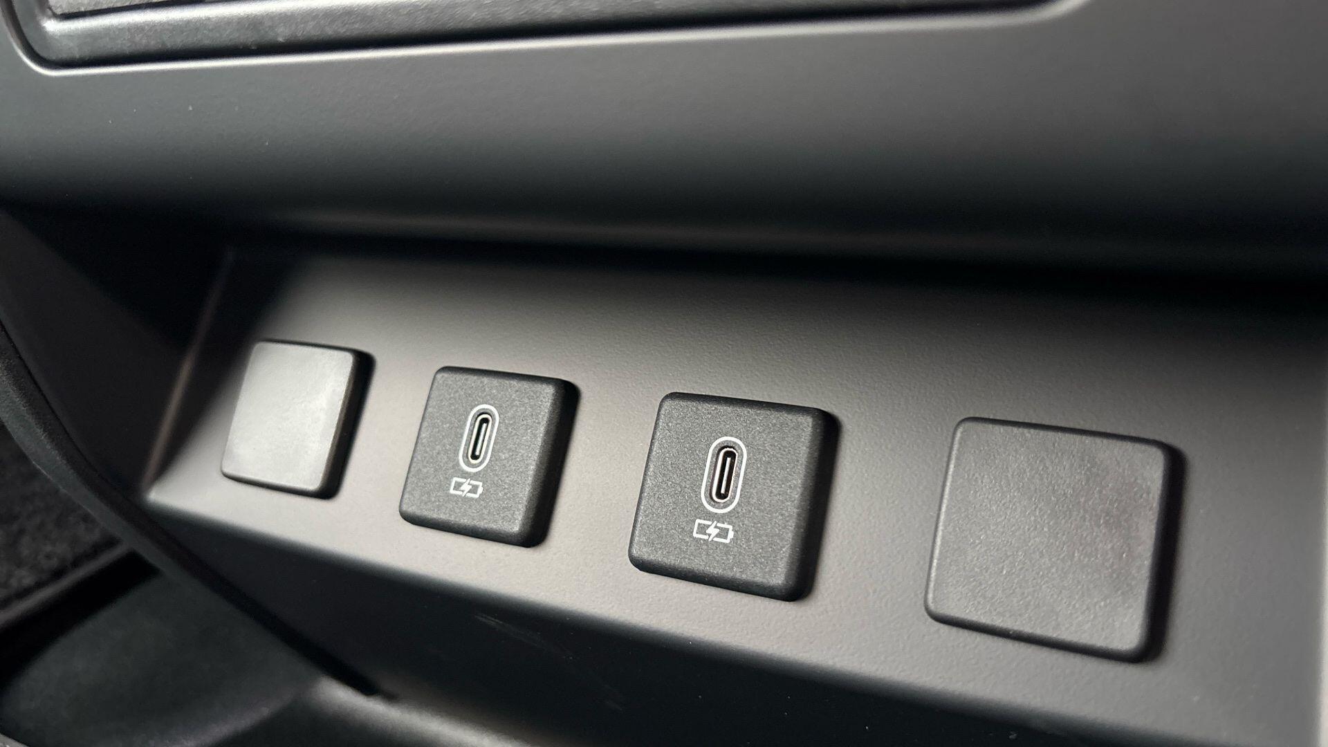 Land Rover Defender view 51