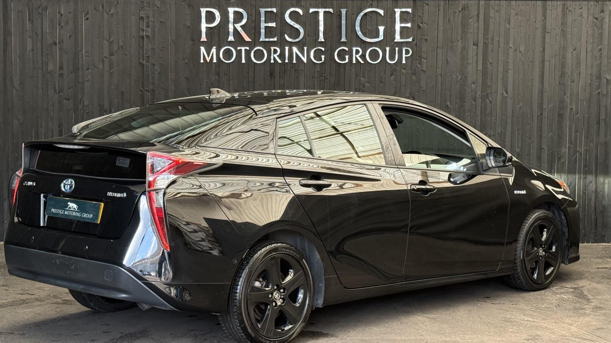 Toyota Prius view 9