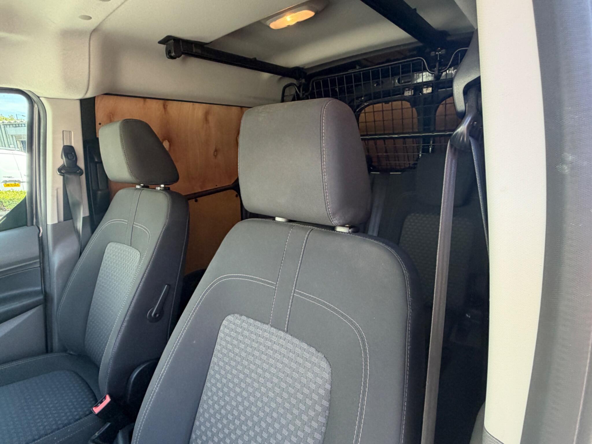Ford Transit Connect view 35