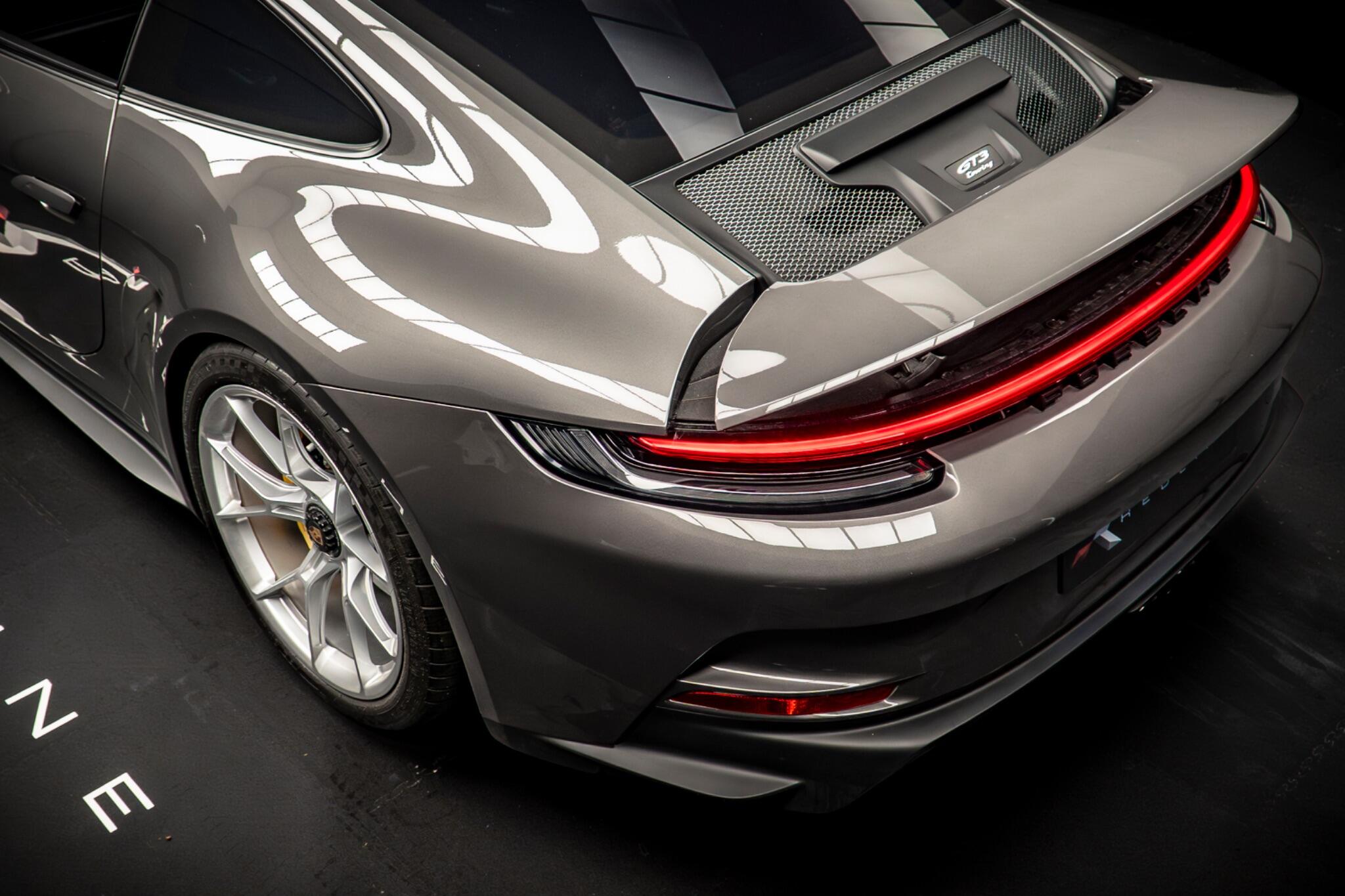 Porsche 911 view 19