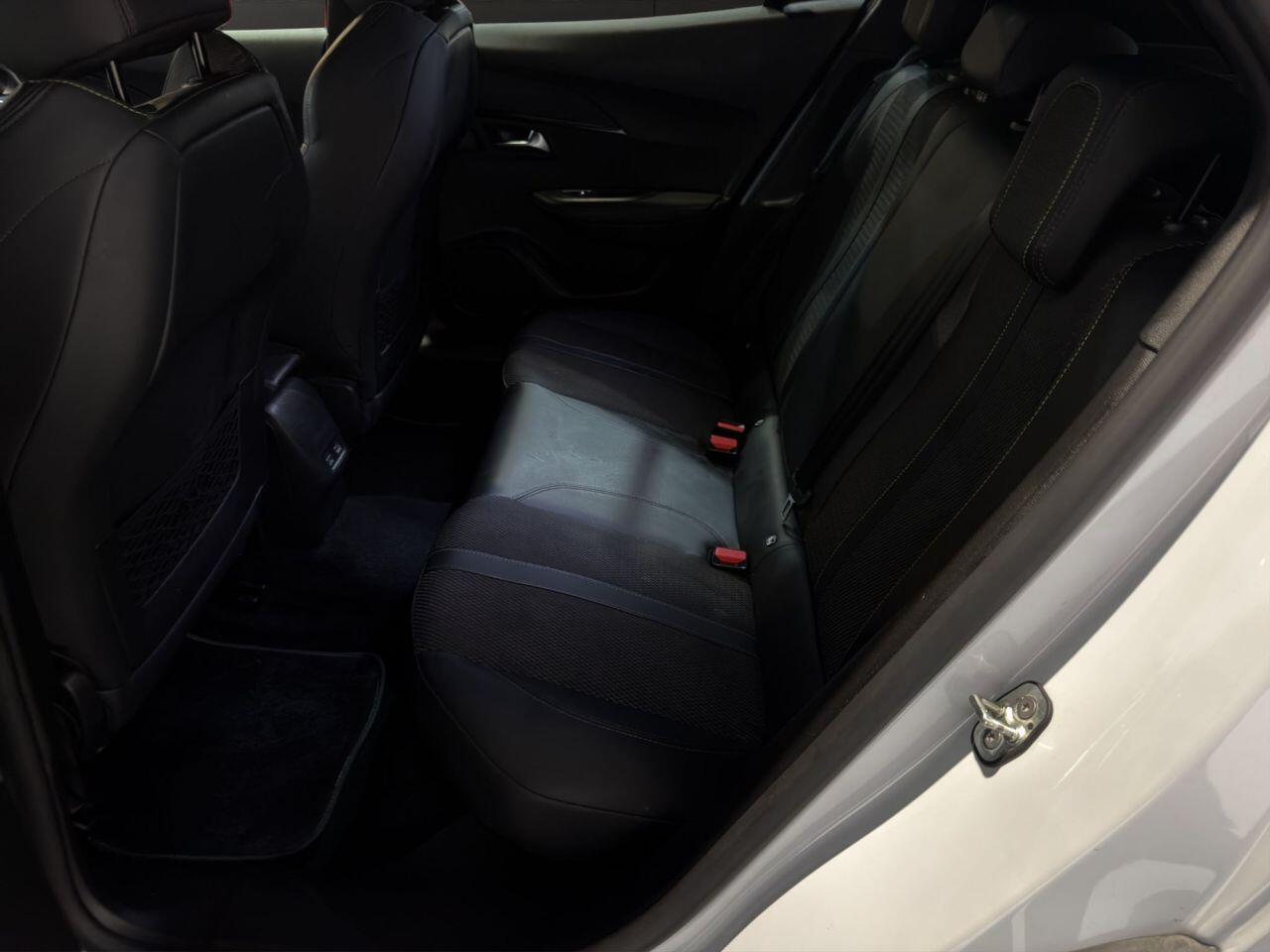 Peugeot E-2008 view 14