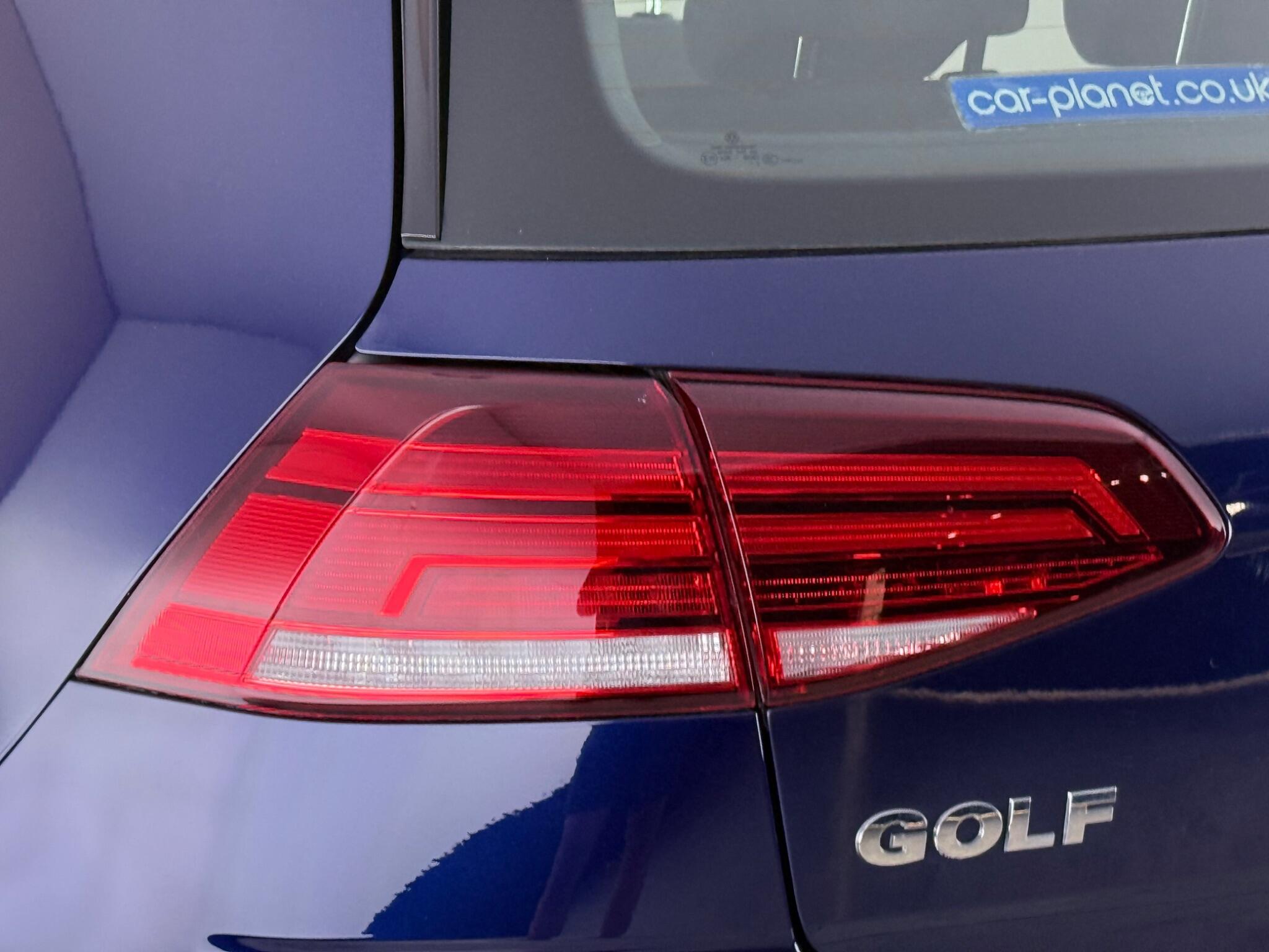 Volkswagen Golf view 11