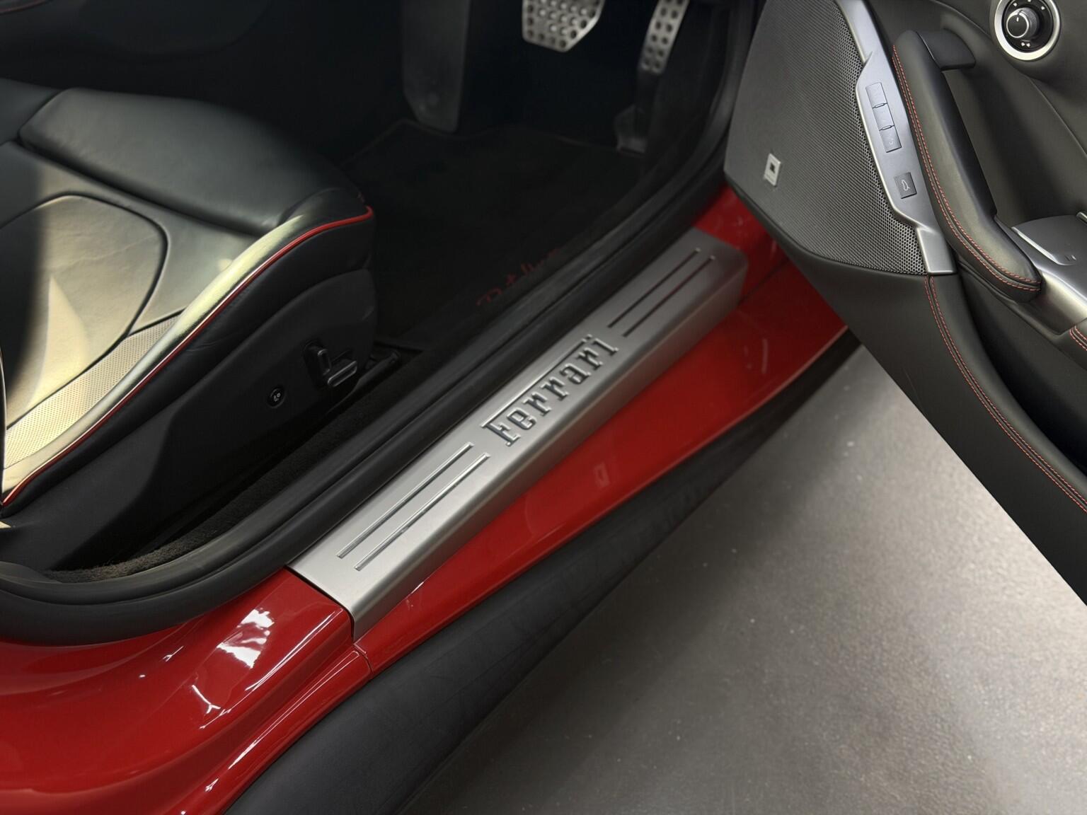 Ferrari Portofino view 45