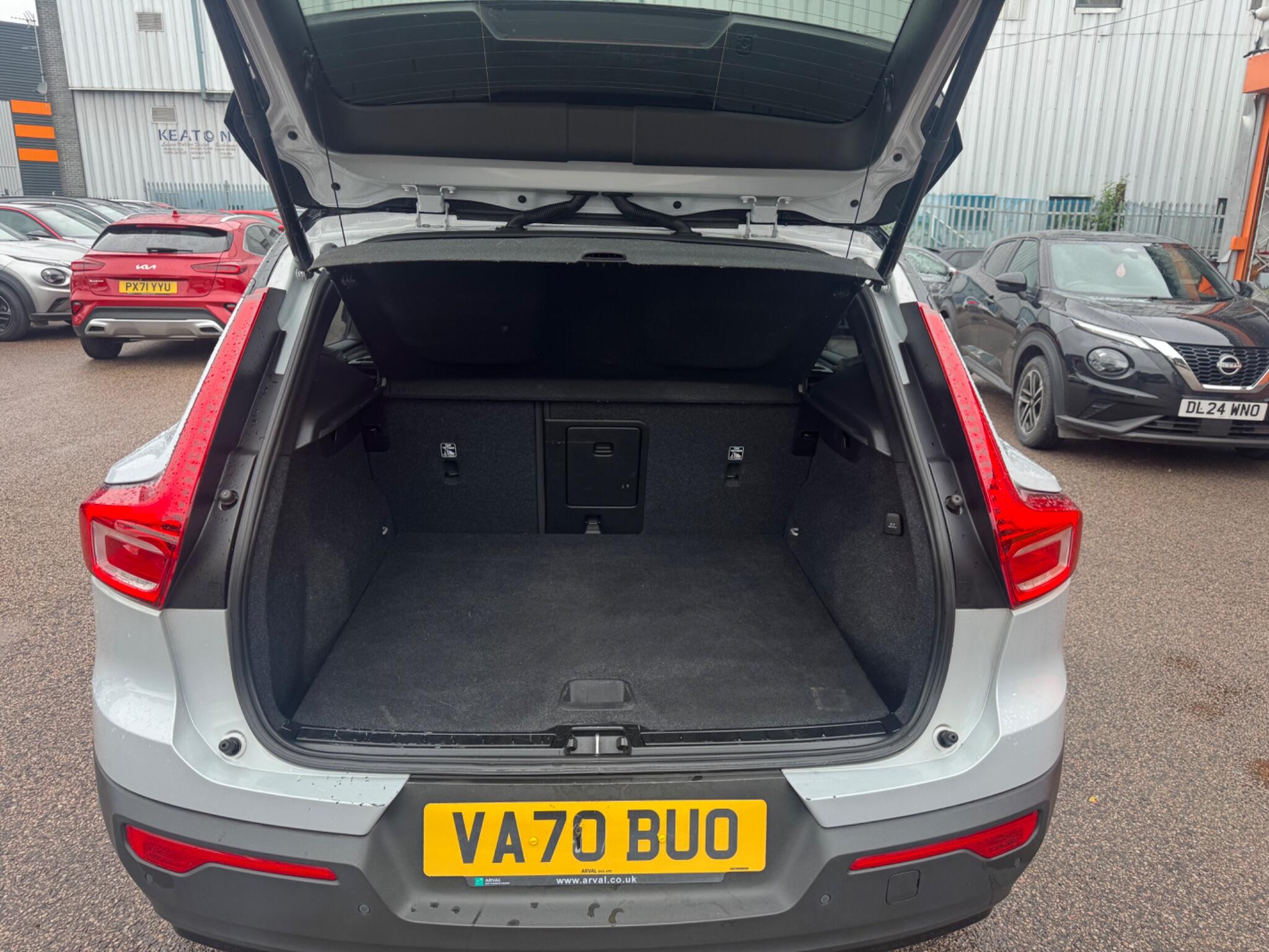 Volvo XC40 view 17
