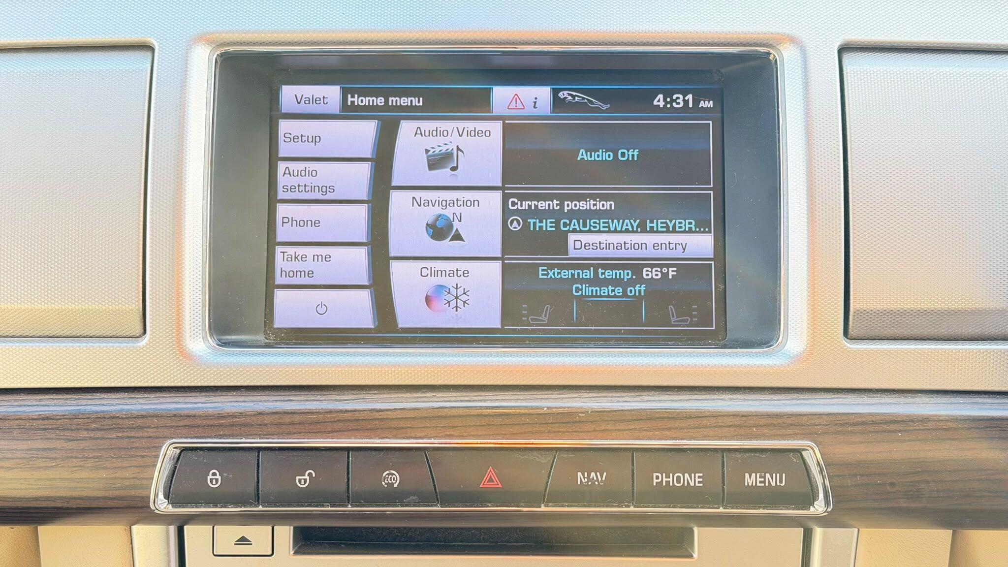 Jaguar XF view 24