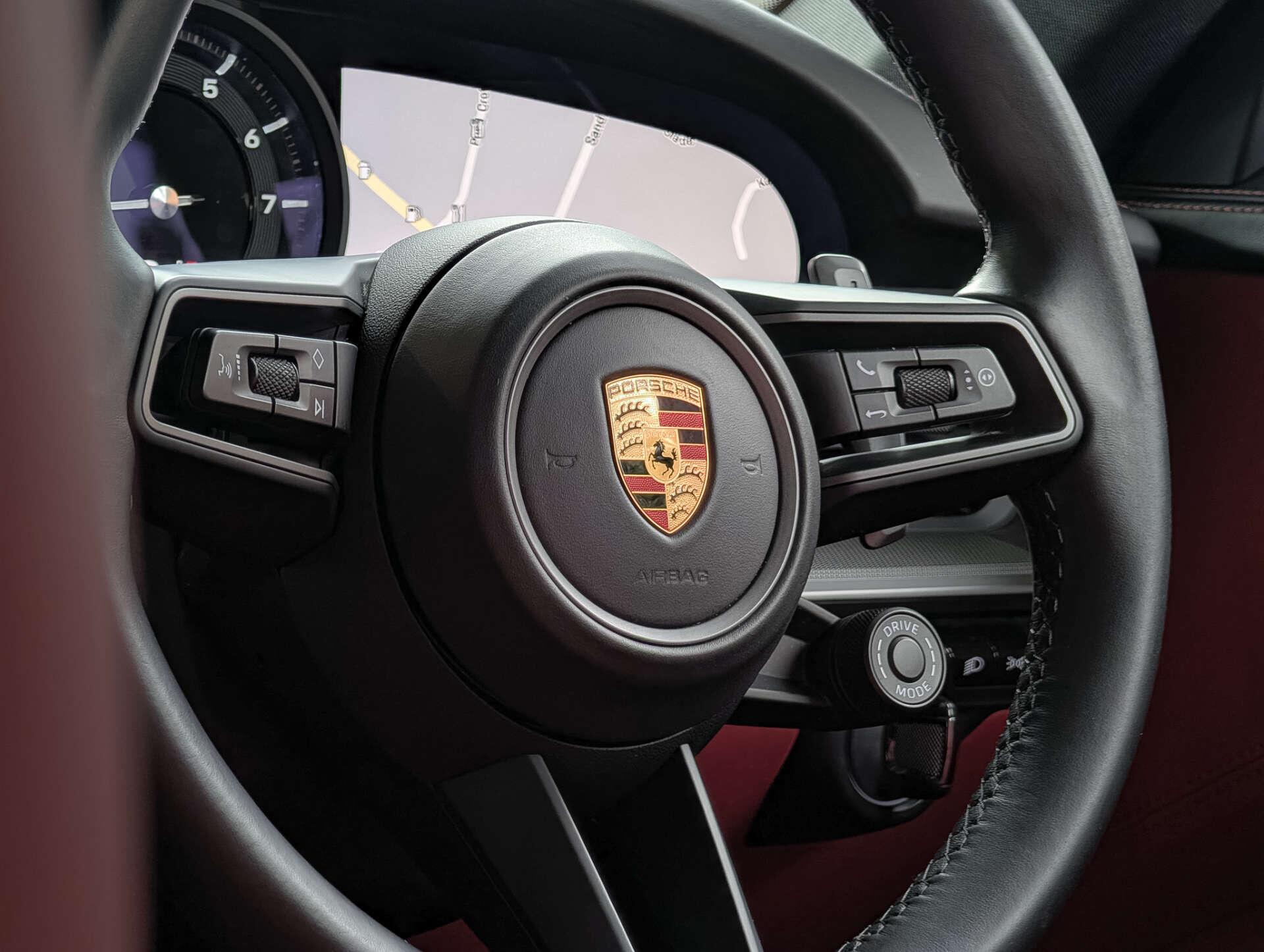 Porsche 911 view 36