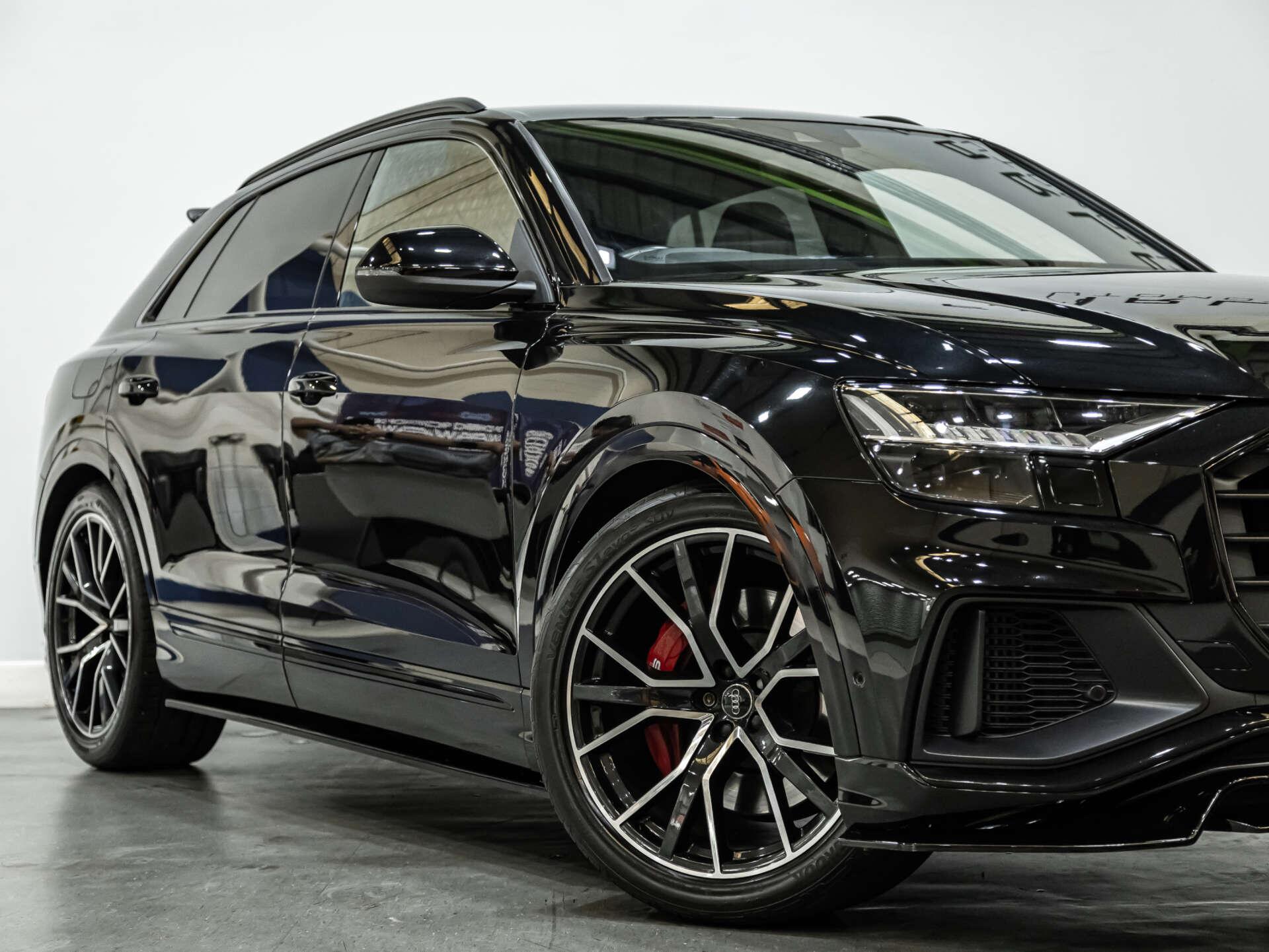 Audi SQ8 view 9