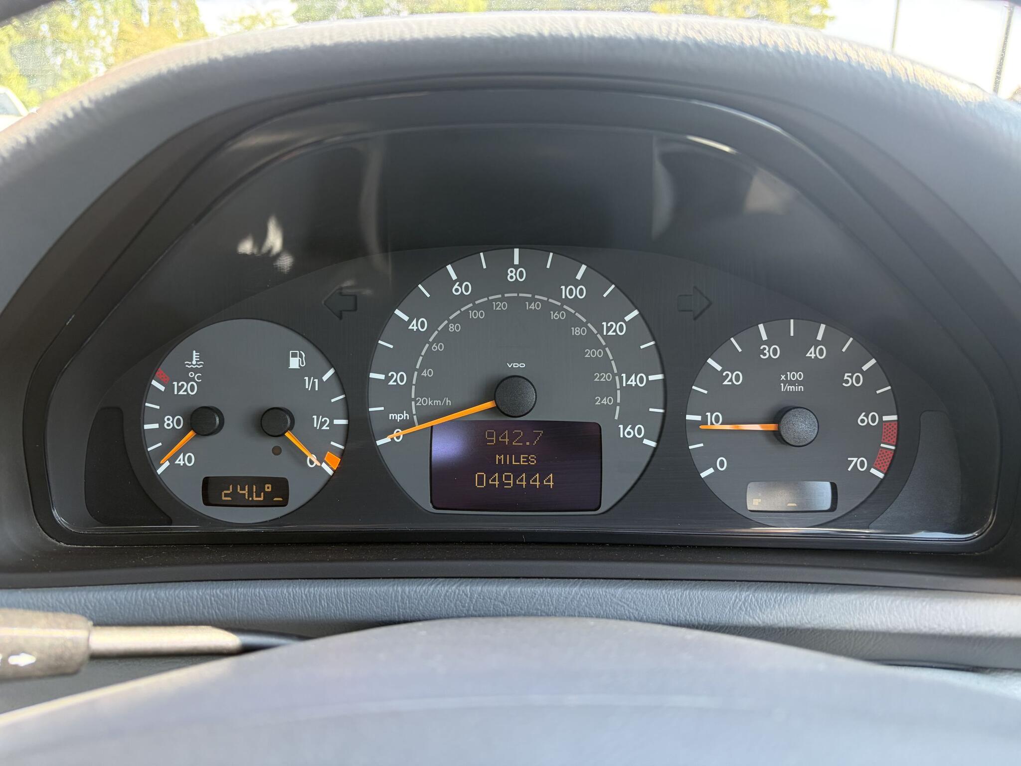Mercedes-Benz CLK view 17