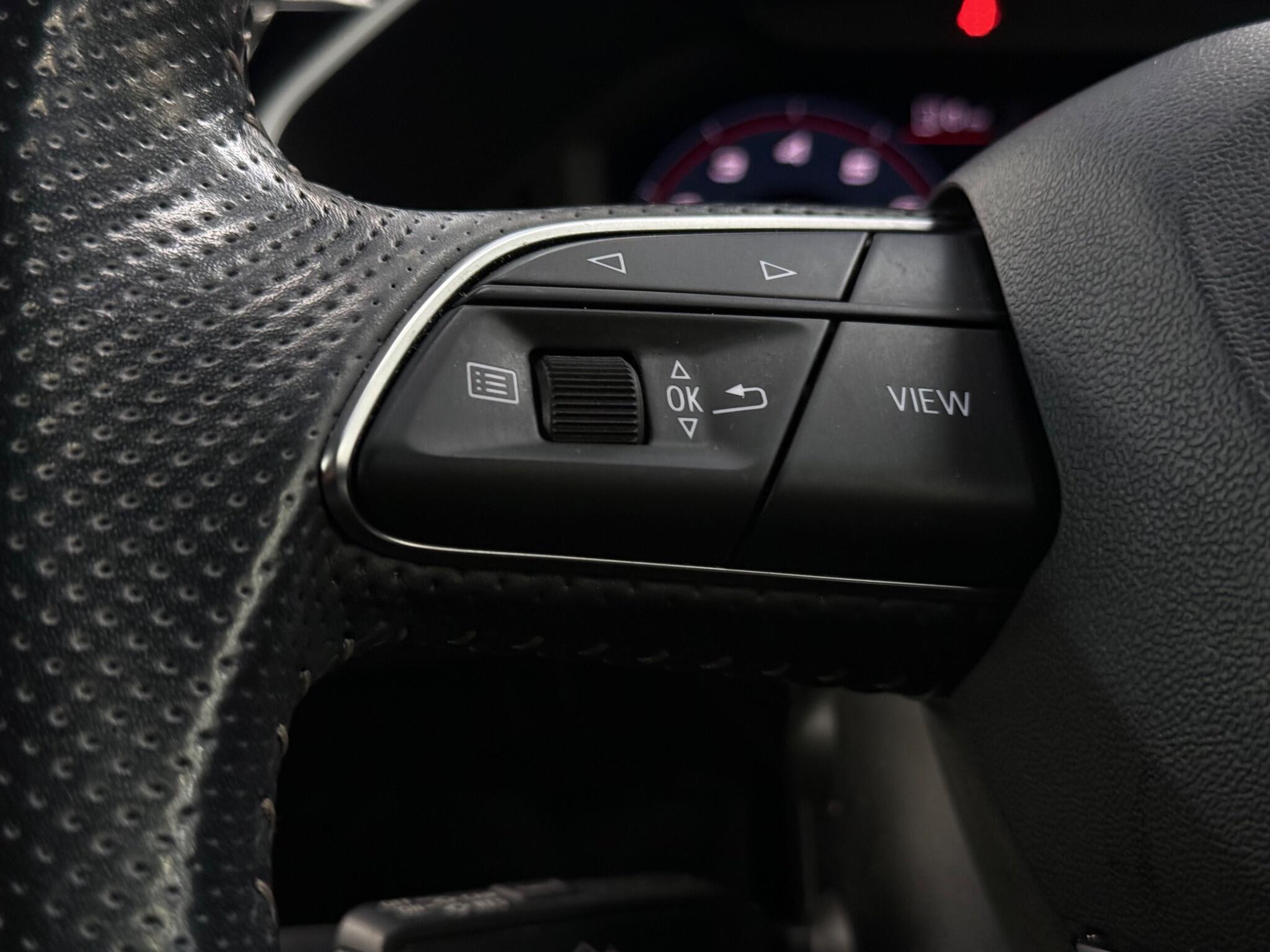 Audi Q3 view 14