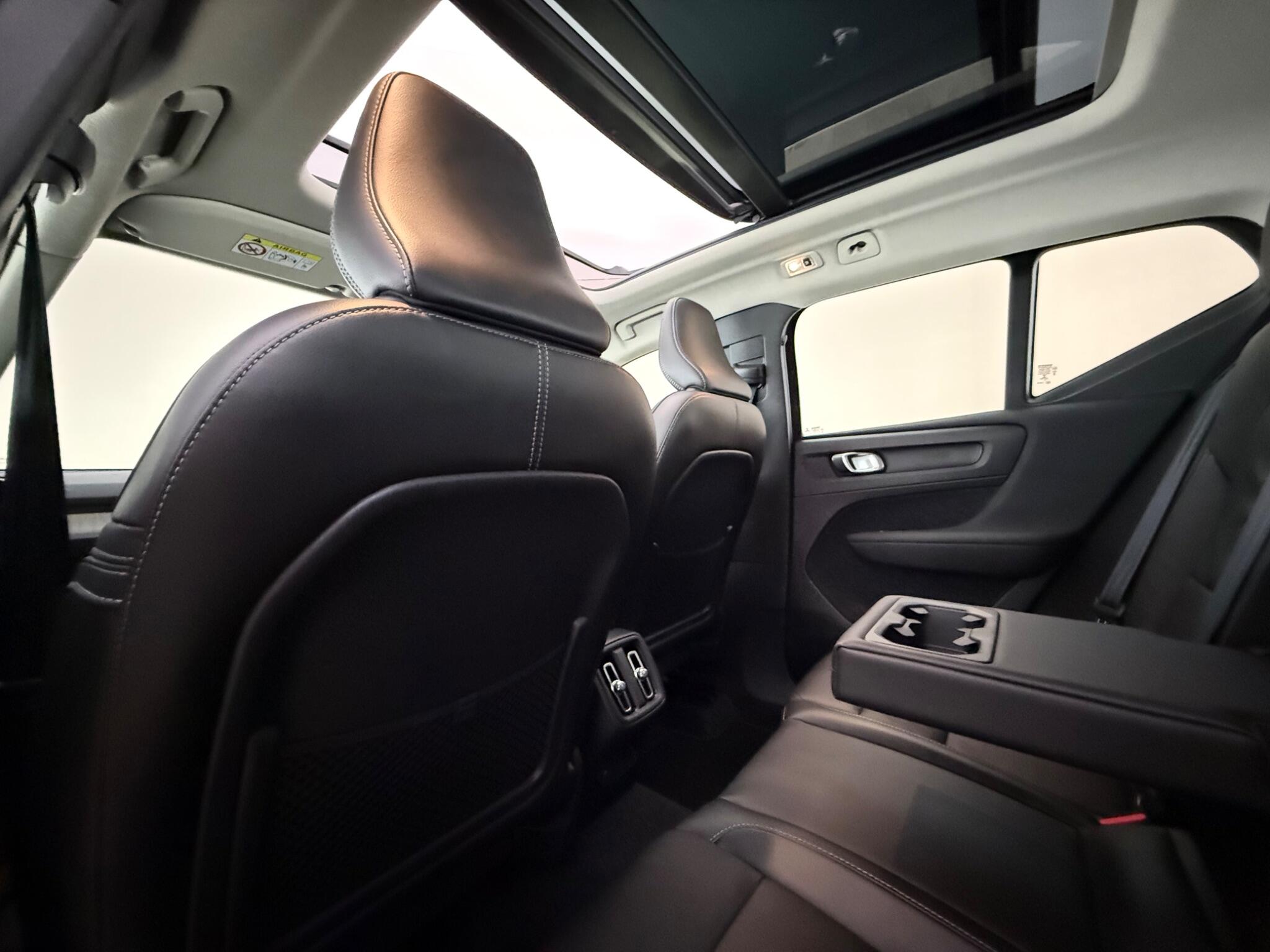 Volvo XC40 view 36