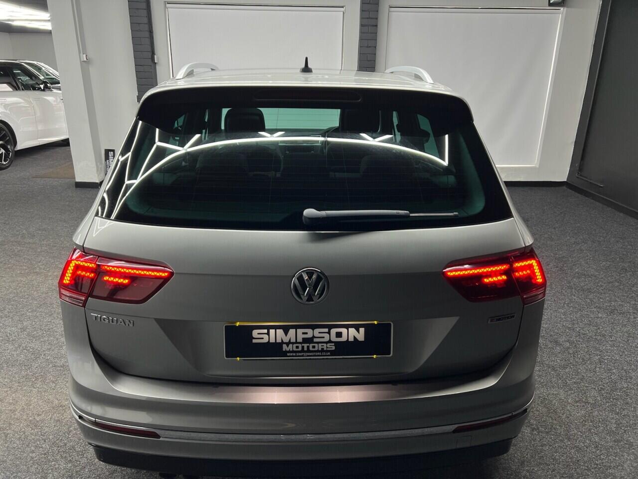 Volkswagen Tiguan view 9