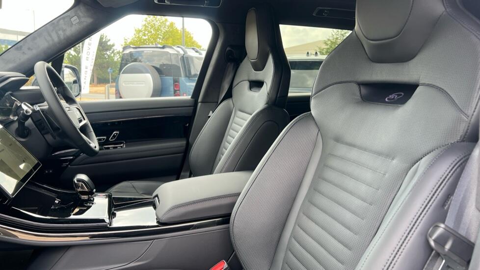 Land Rover Range Rover Sport view 3
