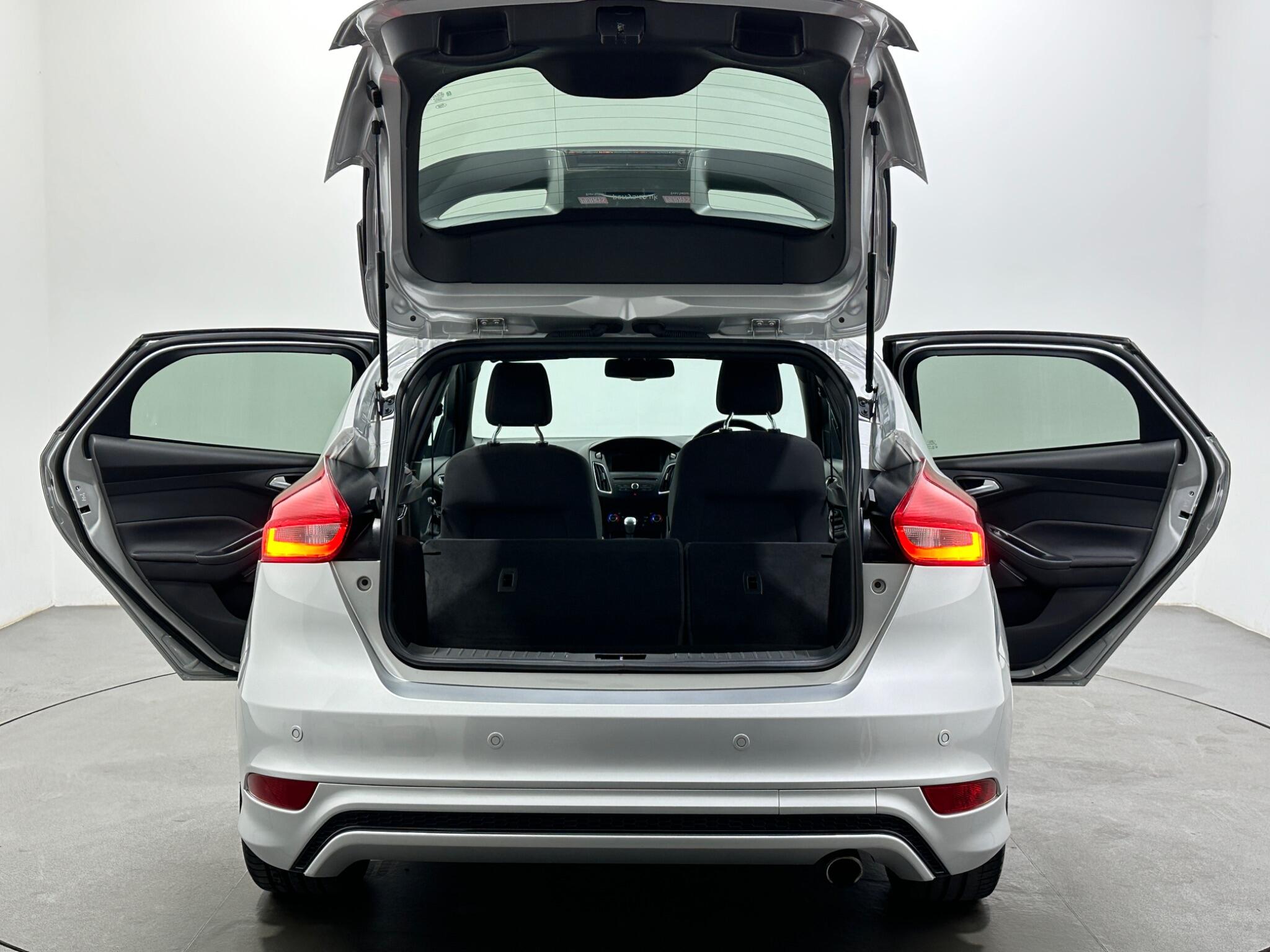 Ford Focus view 43